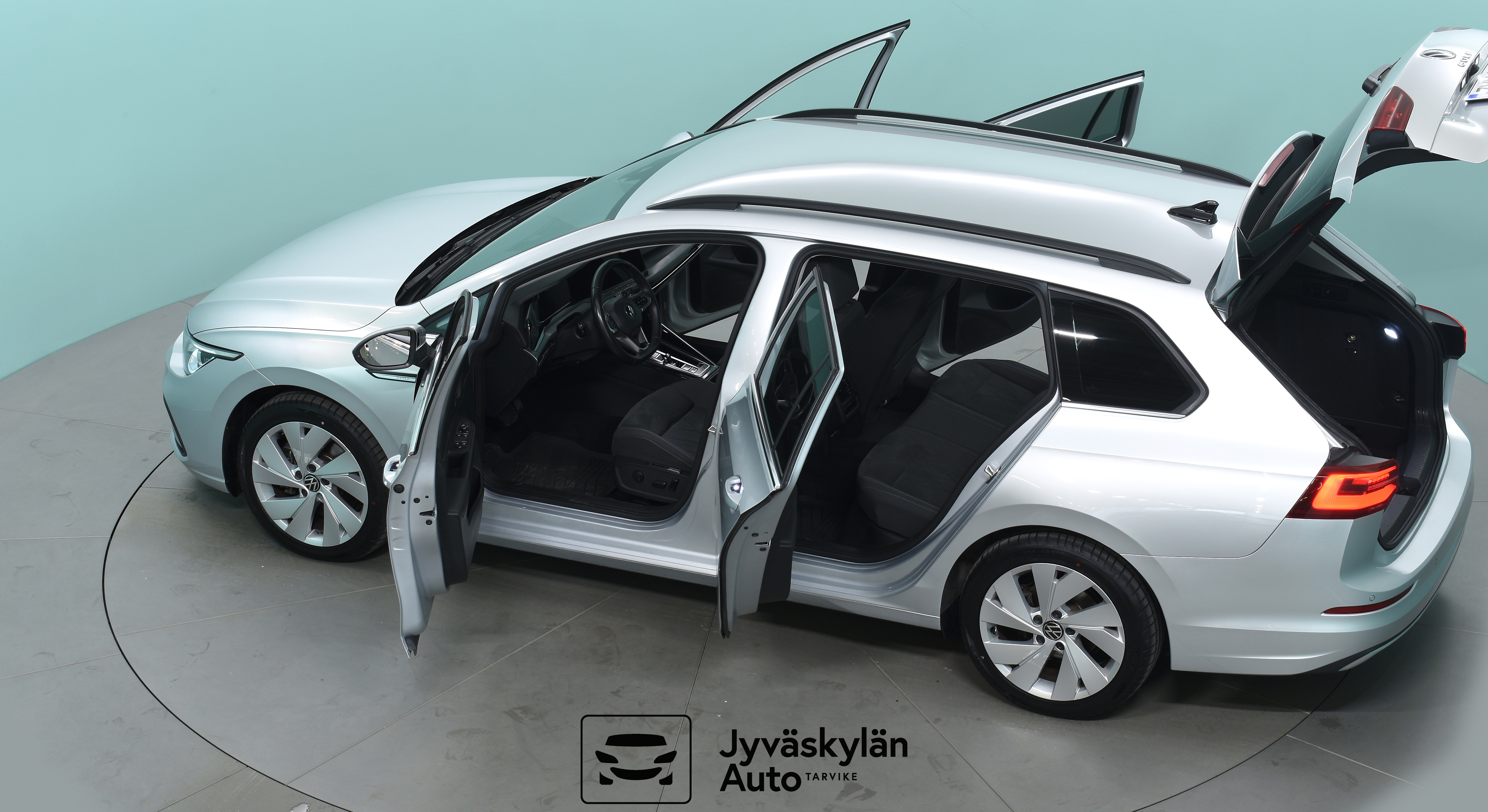 VOLKSWAGEN Golf 2023