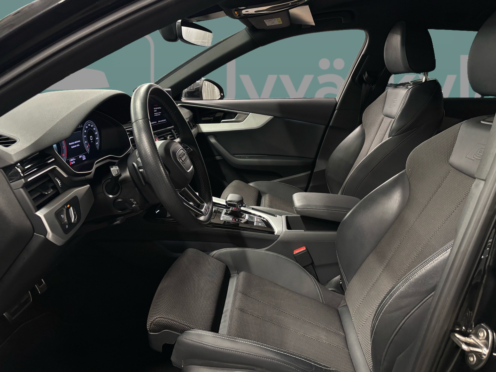 AUDI A4 2022