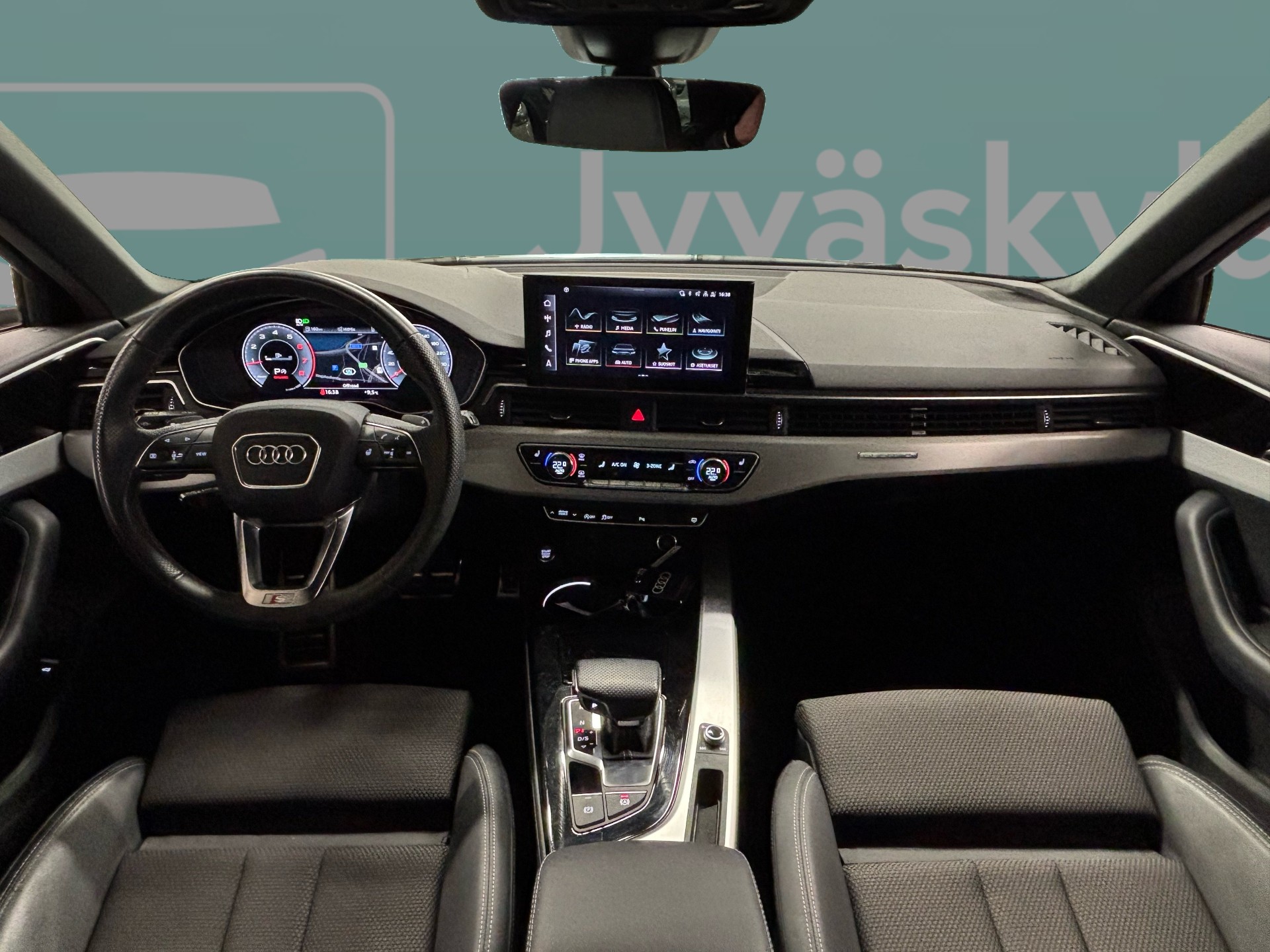 AUDI A4 2022