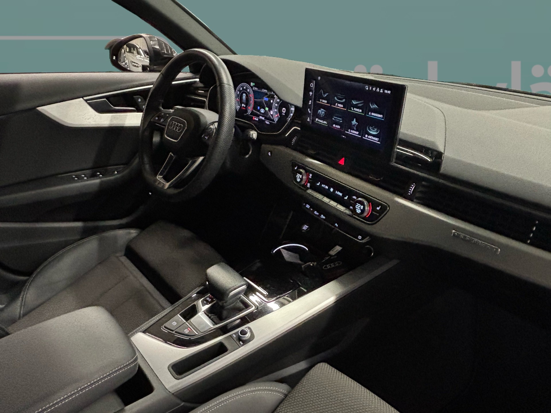 AUDI A4 2022