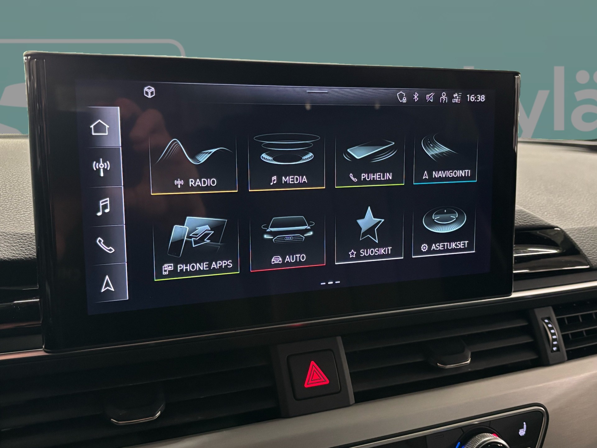 AUDI A4 2022