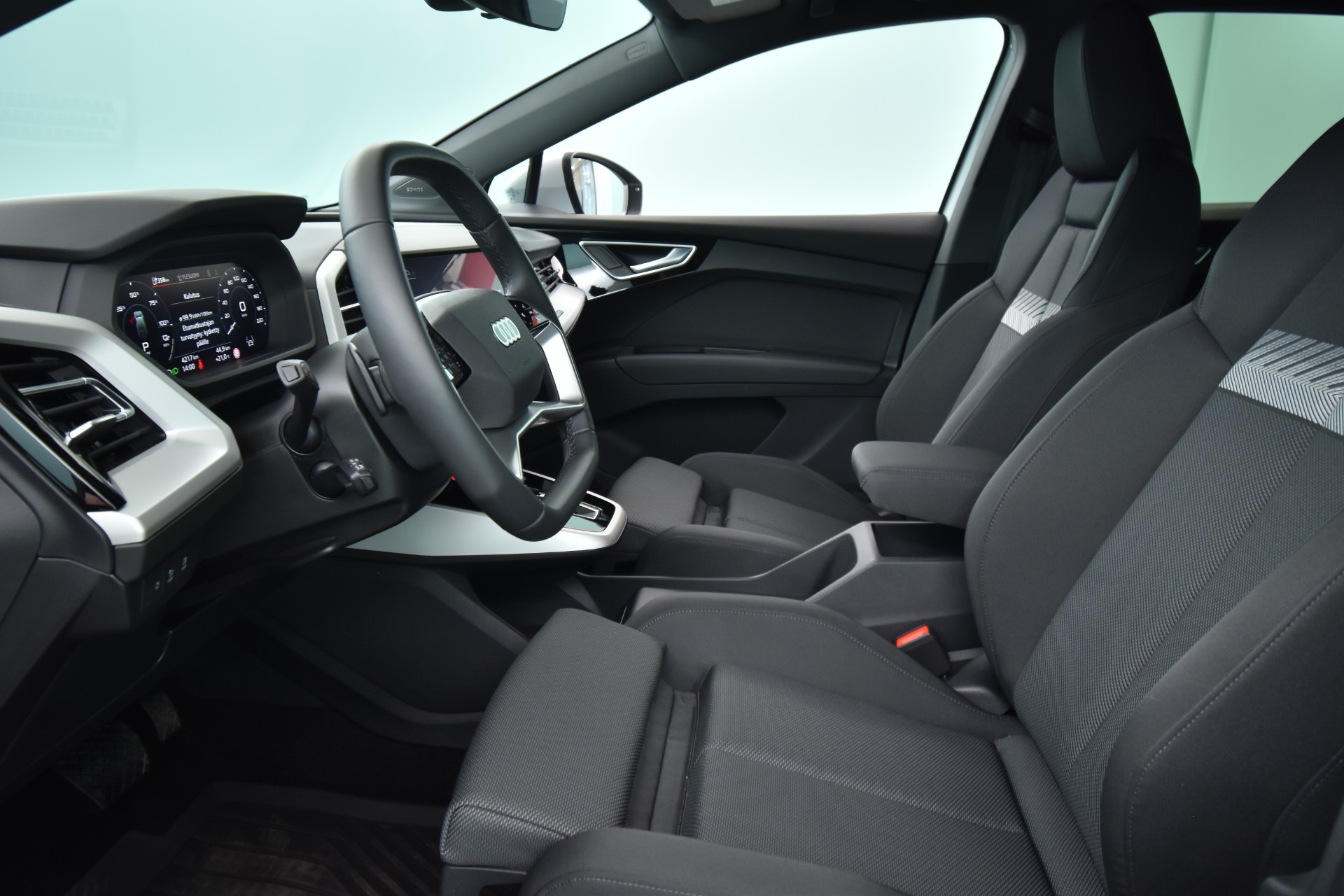 AUDI Q4 e-tron 2025