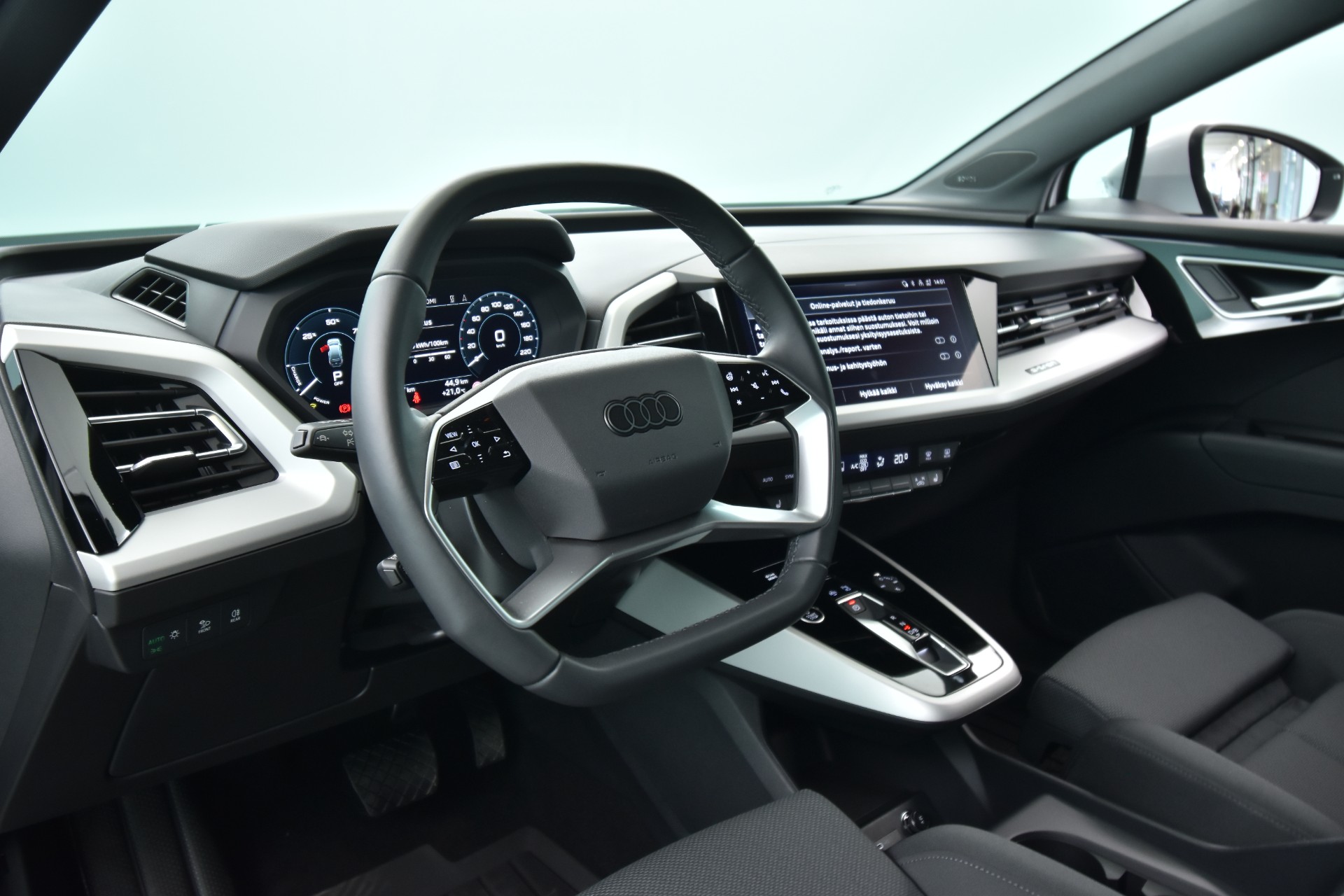 AUDI Q4 e-tron 2025