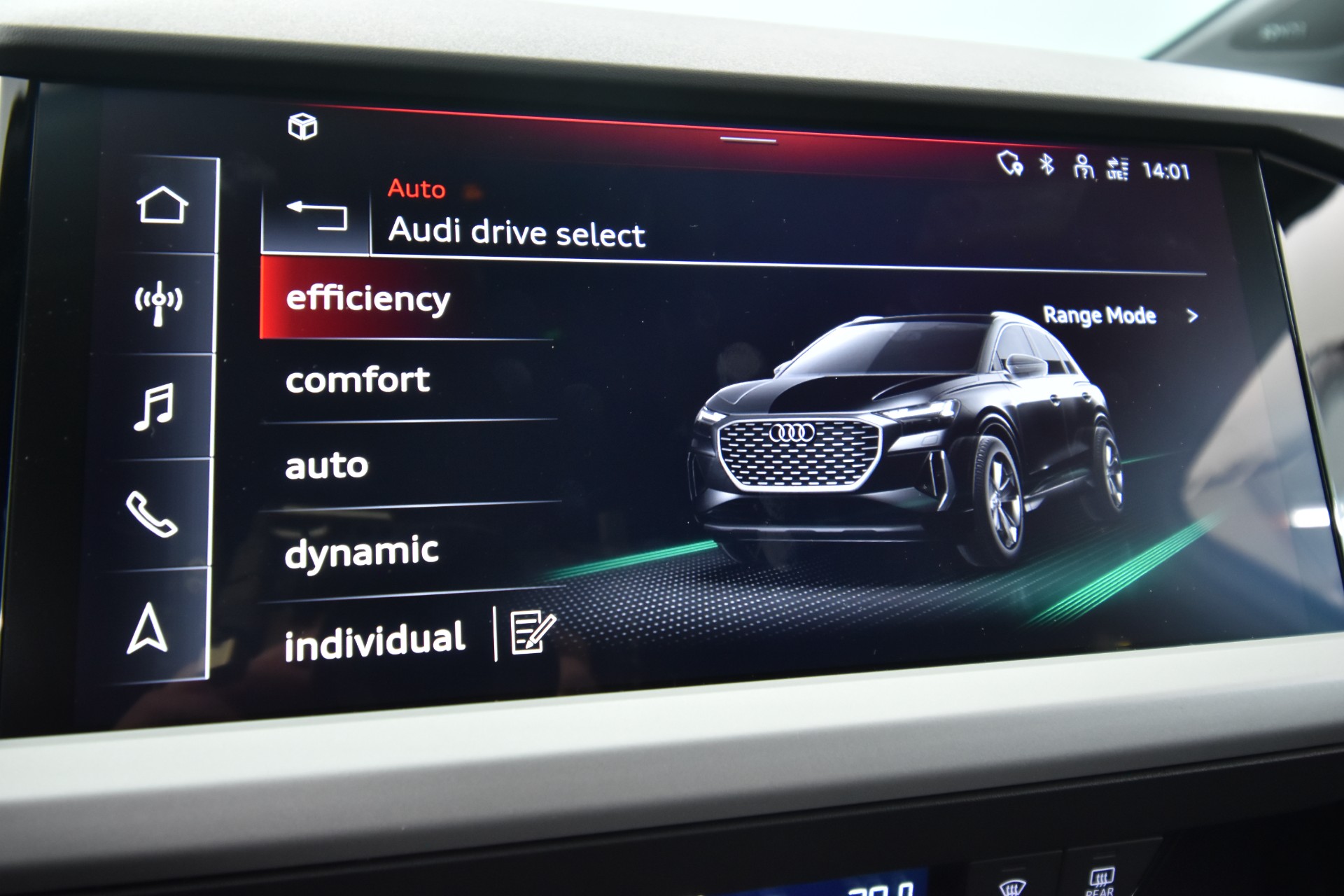 AUDI Q4 e-tron 2025
