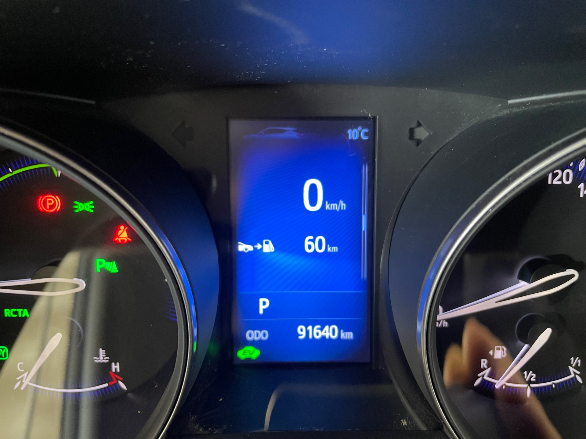 TOYOTA C-HR 1,8 Hybrid Style / Uudet kesärenkaat / Adaptiivinen vakkari / Huollettu 5/2025