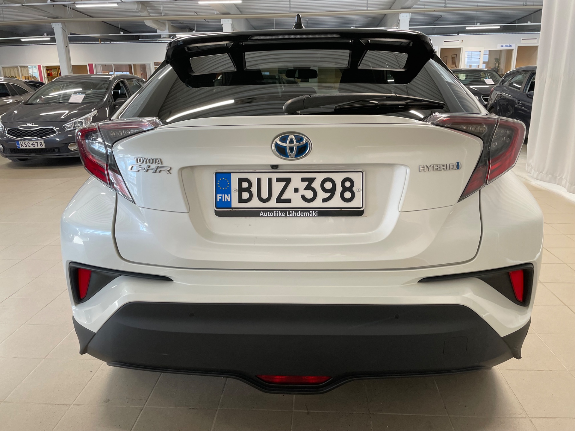 TOYOTA C-HR 1,8 Hybrid Style / Uudet kesärenkaat / Adaptiivinen vakkari / Huollettu 5/2025