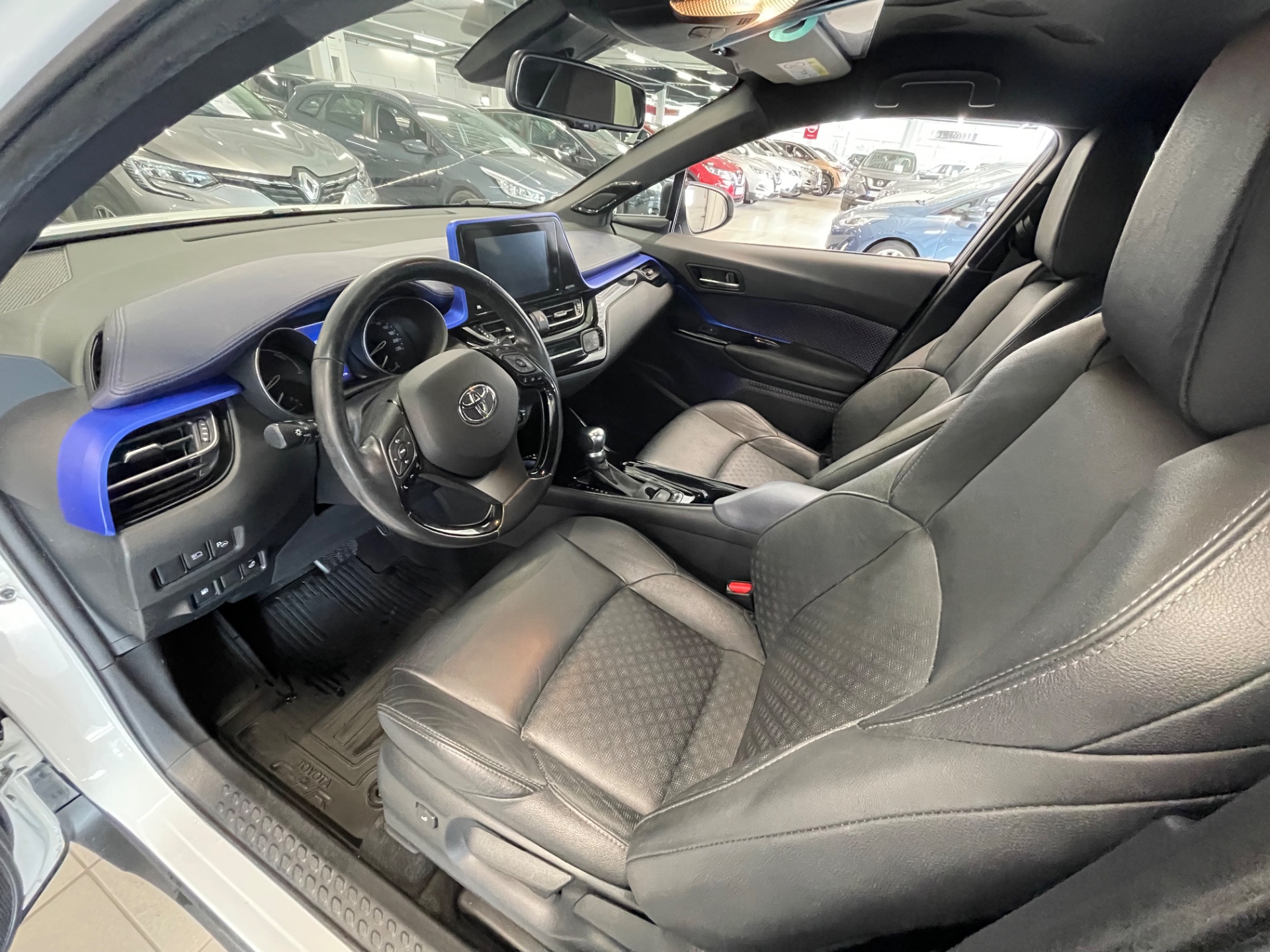 TOYOTA C-HR 1,8 Hybrid Style / Uudet kesärenkaat / Adaptiivinen vakkari / Huollettu 5/2025