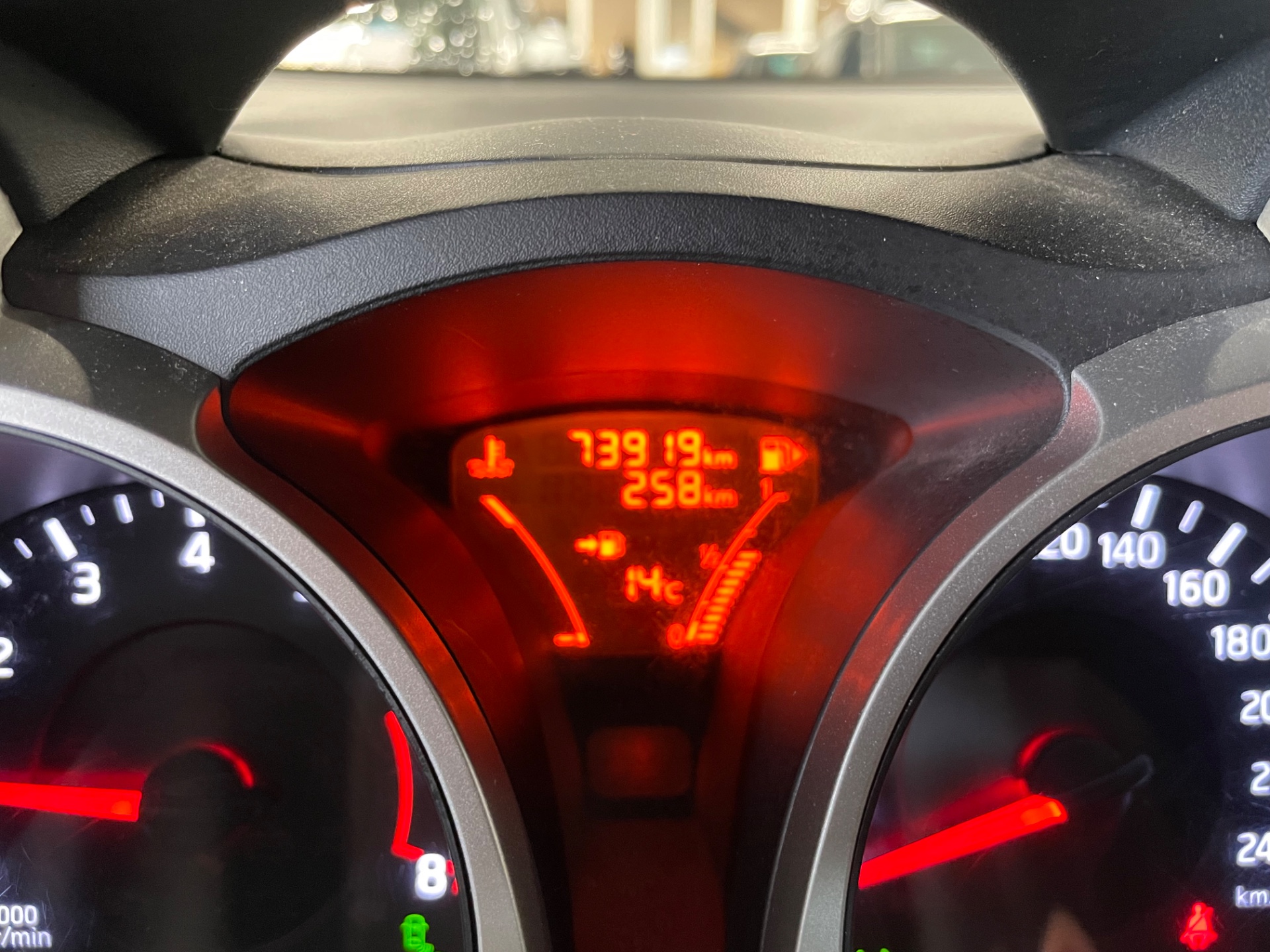 NISSAN Juke DIG-T 115 Acenta 2WD 6M/T Tech Pack / 360 kamera / Navi / Jakoketju vaihdettu