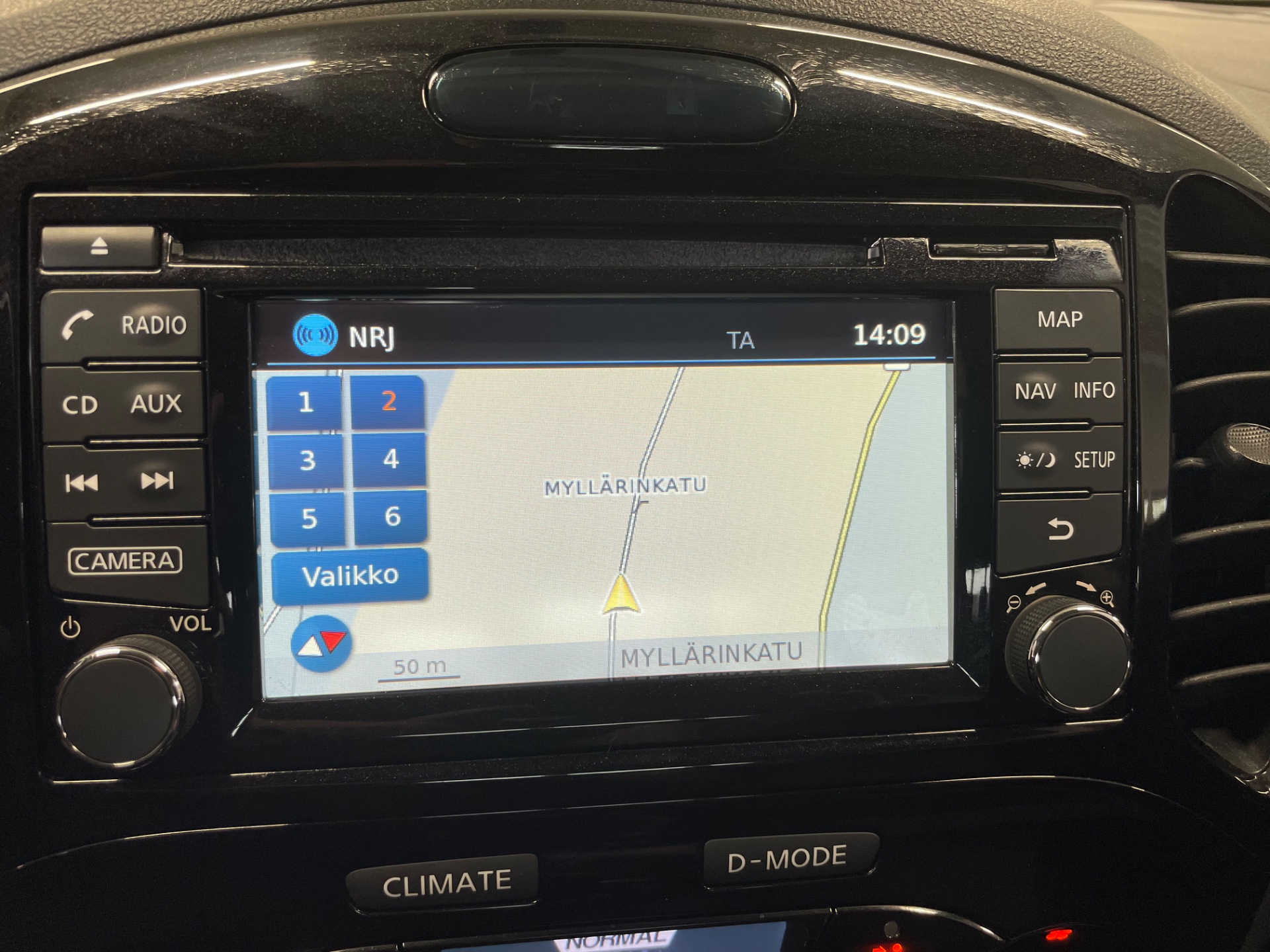 NISSAN Juke DIG-T 115 Acenta 2WD 6M/T Tech Pack / 360 kamera / Navi / Jakoketju vaihdettu