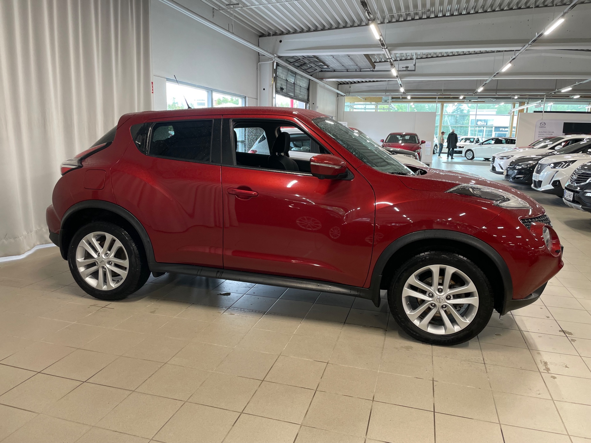 NISSAN Juke DIG-T 115 Acenta 2WD 6M/T Tech Pack / 360 kamera / Navi / Jakoketju vaihdettu
