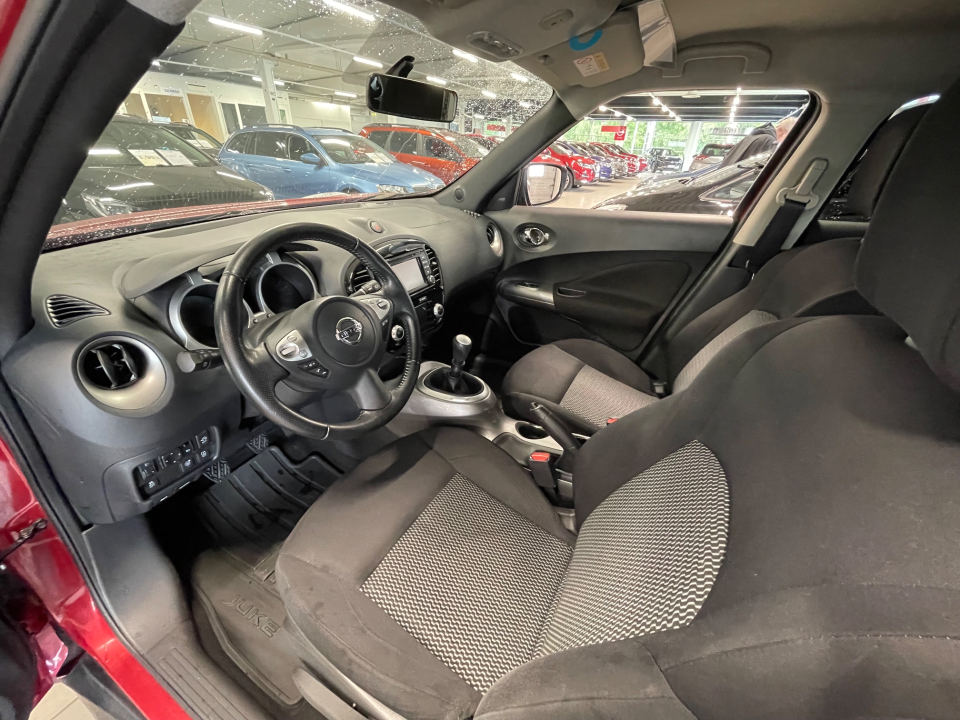 NISSAN Juke DIG-T 115 Acenta 2WD 6M/T Tech Pack / 360 kamera / Navi / Jakoketju vaihdettu