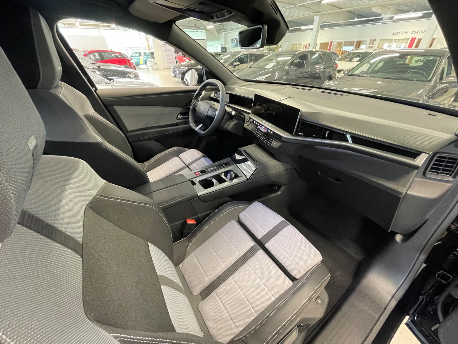 Opel Grandland Hybrid 145 GS Automaatti / Korkotarjous 2,99% + kulut