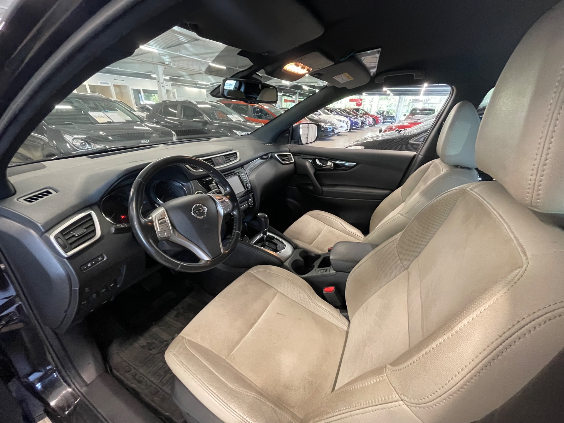 NISSAN QASHQAI dCi 130 Business 360 2WD Xtronic Alcantara / Juuri huollettu