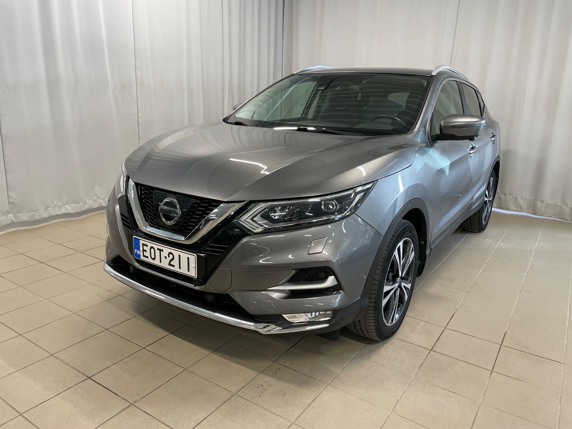 NISSAN QASHQAI DIG-T 115 Tekna 2WD Xtronic 18" / Vähän ajettu / Hyvin varusteltu / Huollettu 04/2025 /