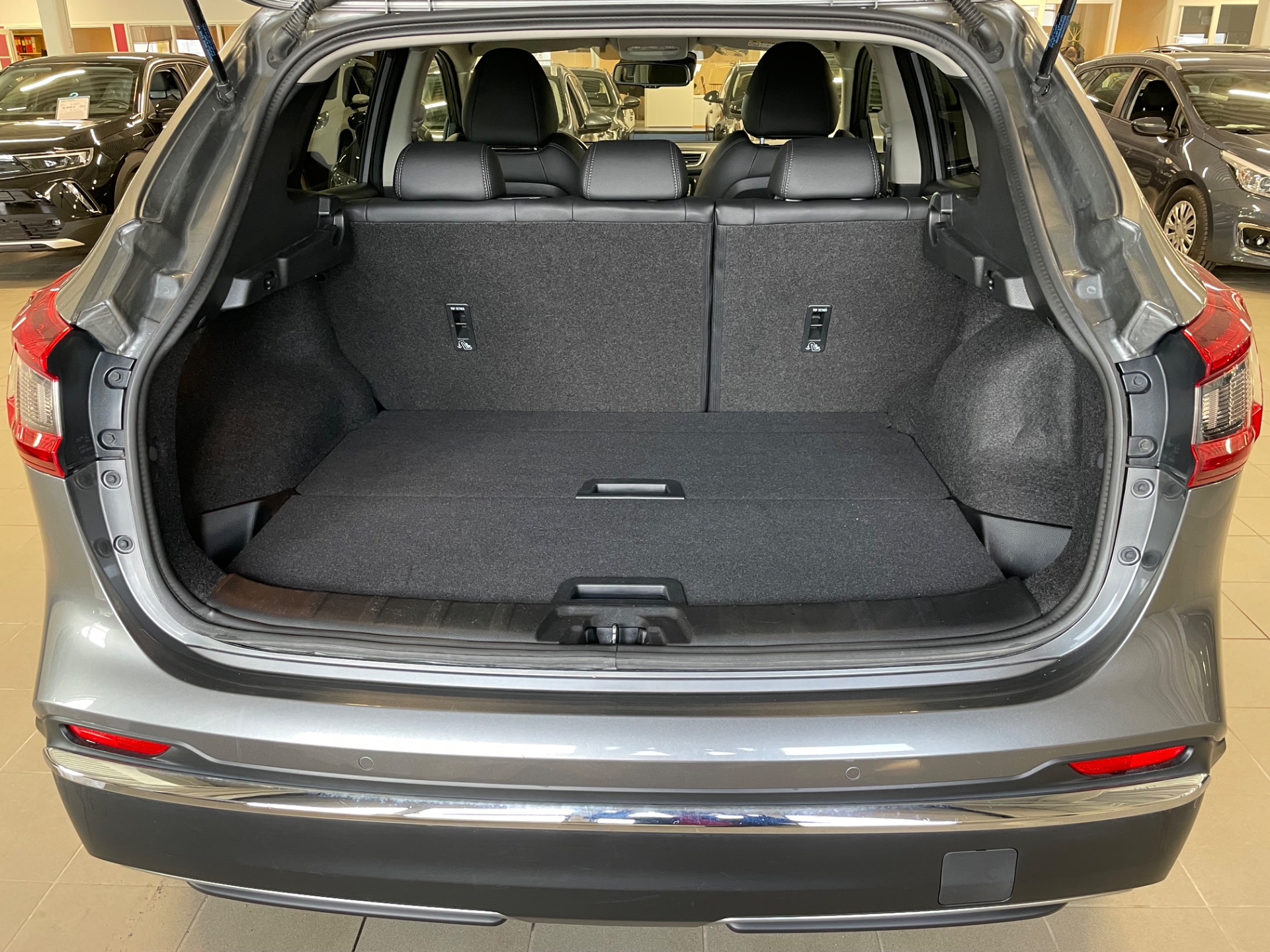 NISSAN QASHQAI DIG-T 115 Tekna 2WD Xtronic 18" / Vähän ajettu / Hyvin varusteltu / Huollettu 04/2025 /
