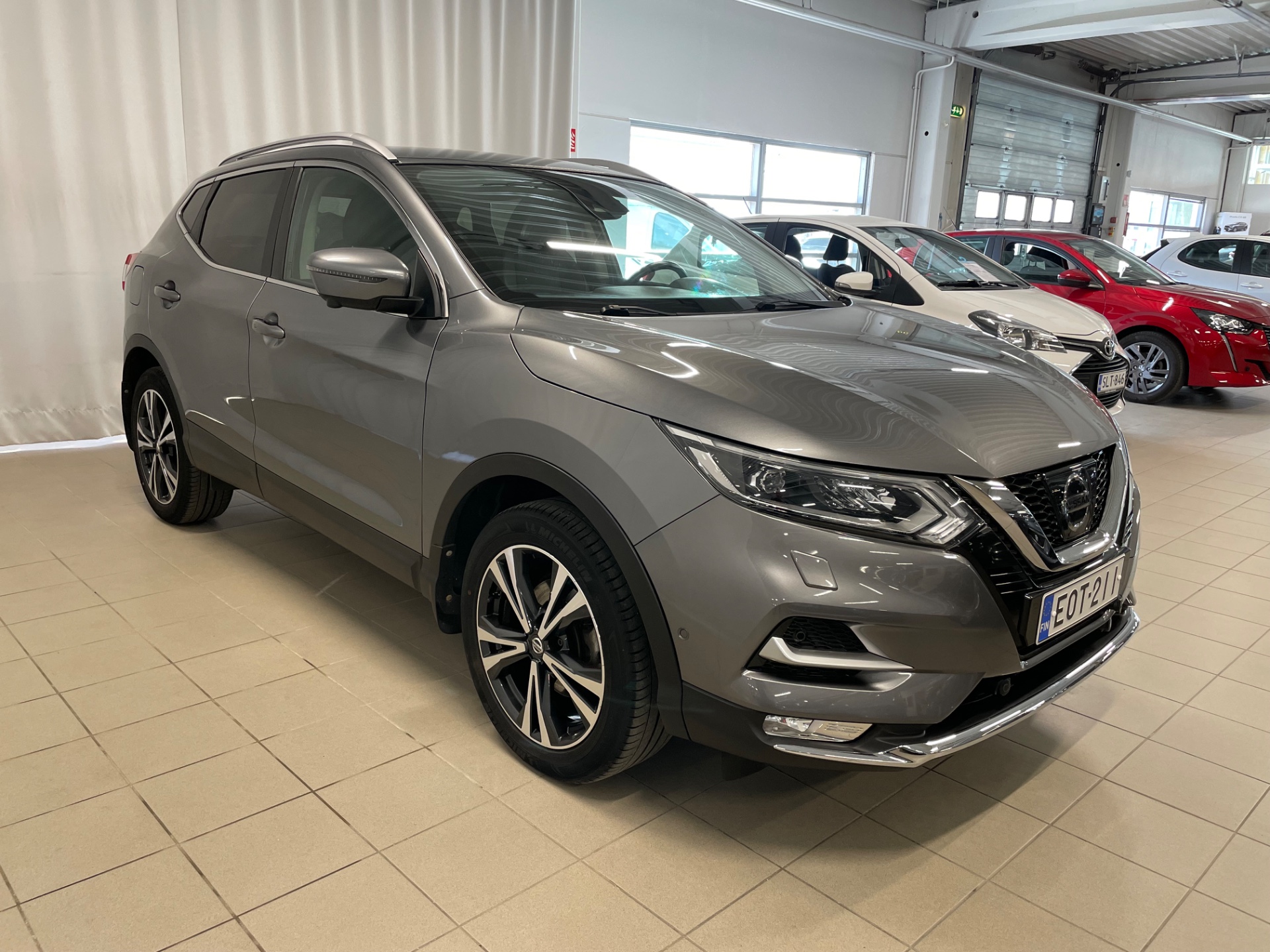 NISSAN QASHQAI DIG-T 115 Tekna 2WD Xtronic 18" / Vähän ajettu / Hyvin varusteltu / Huollettu 04/2025 /