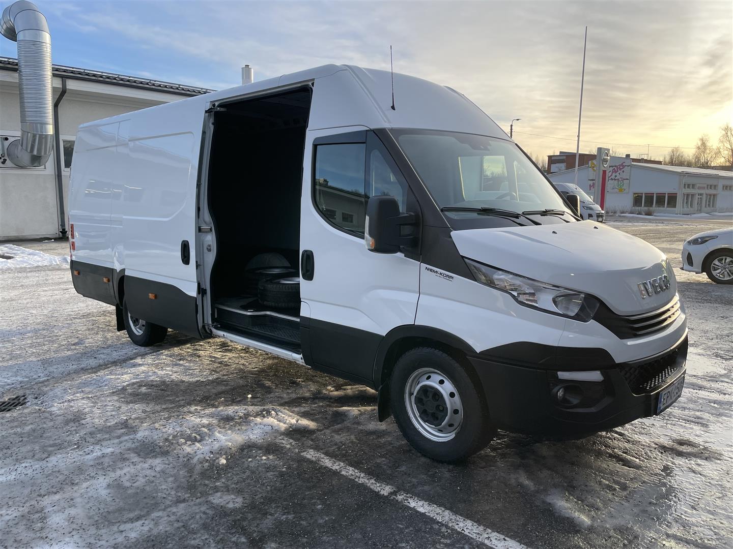 Iveco Daily 35S16A8V L3H2 12m3 3520L 2,3 115kW A8