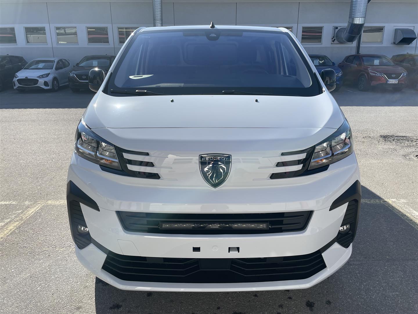 PEUGEOT Expert BlueHDi 145 EAT8-automaatti XL Launch edition