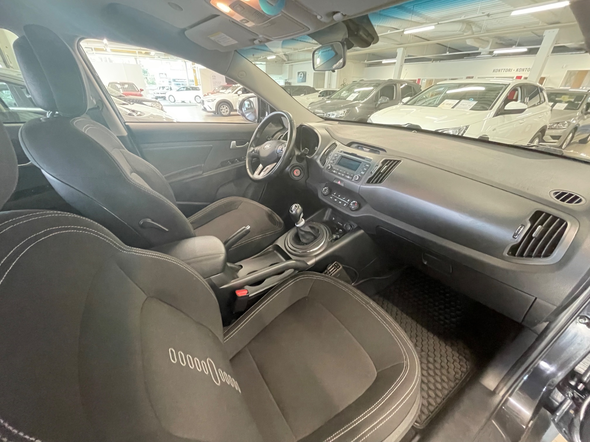 KIA Sportage 1,6 ISG Urban Active EcoDynamics / Uudet kesä- ja talvirenkaat / Tuulilasi vaihdettu