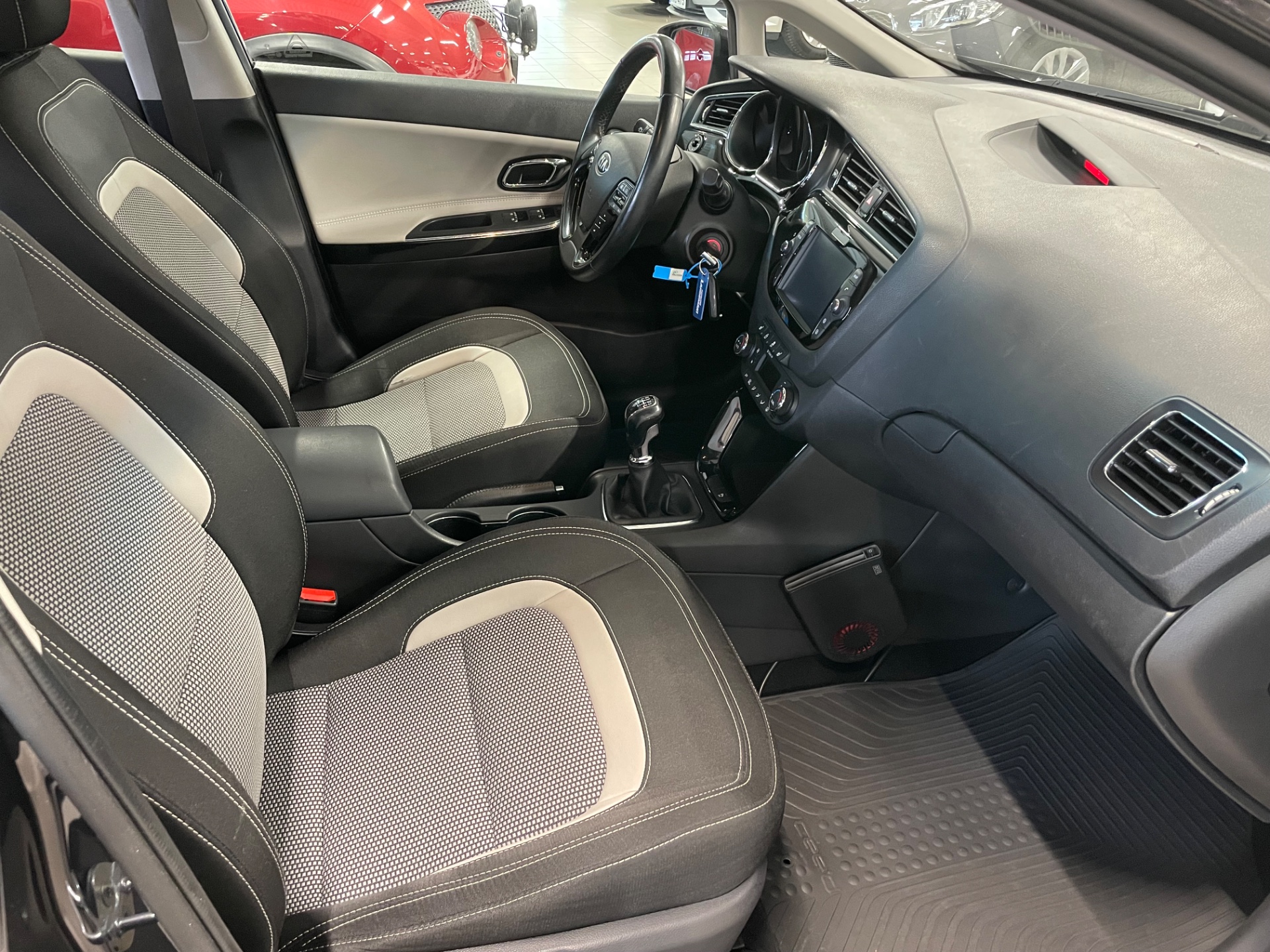 KIA cee'd 1,0 ISG 100hv Edition 7 SW EcoDynamics / Juuri huollettu / Seuraava katsastus 2027