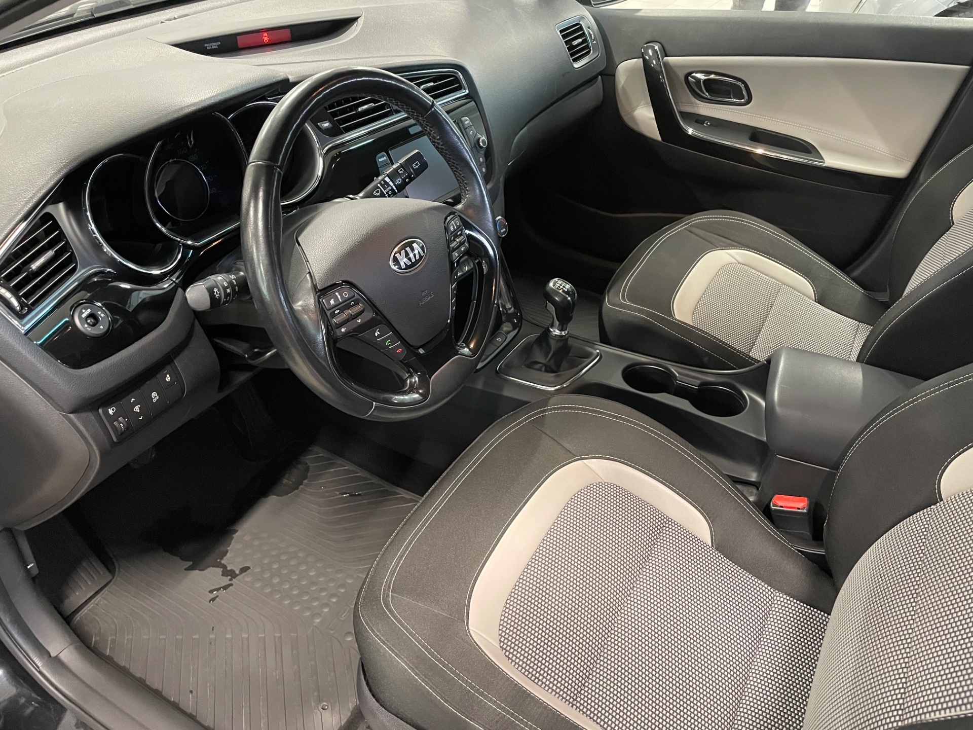 KIA cee'd 1,0 ISG 100hv Edition 7 SW EcoDynamics / Juuri huollettu / Seuraava katsastus 2027
