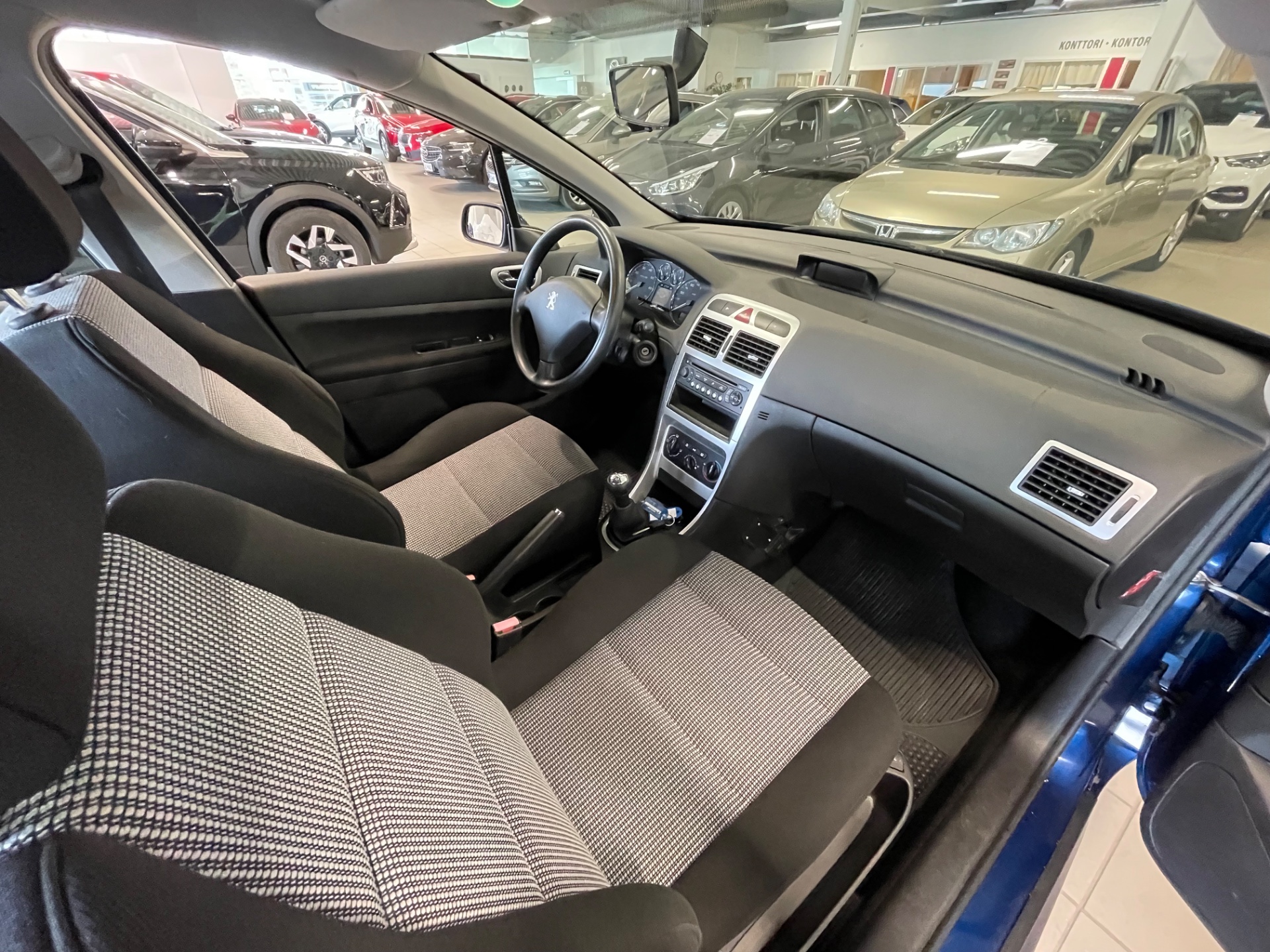 PEUGEOT 307 1,6 5d Business