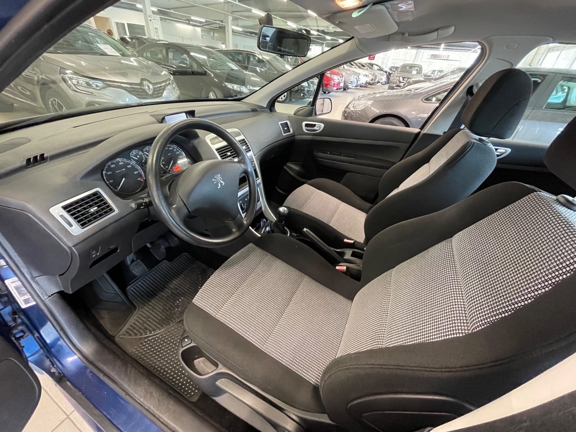 PEUGEOT 307 1,6 5d Business