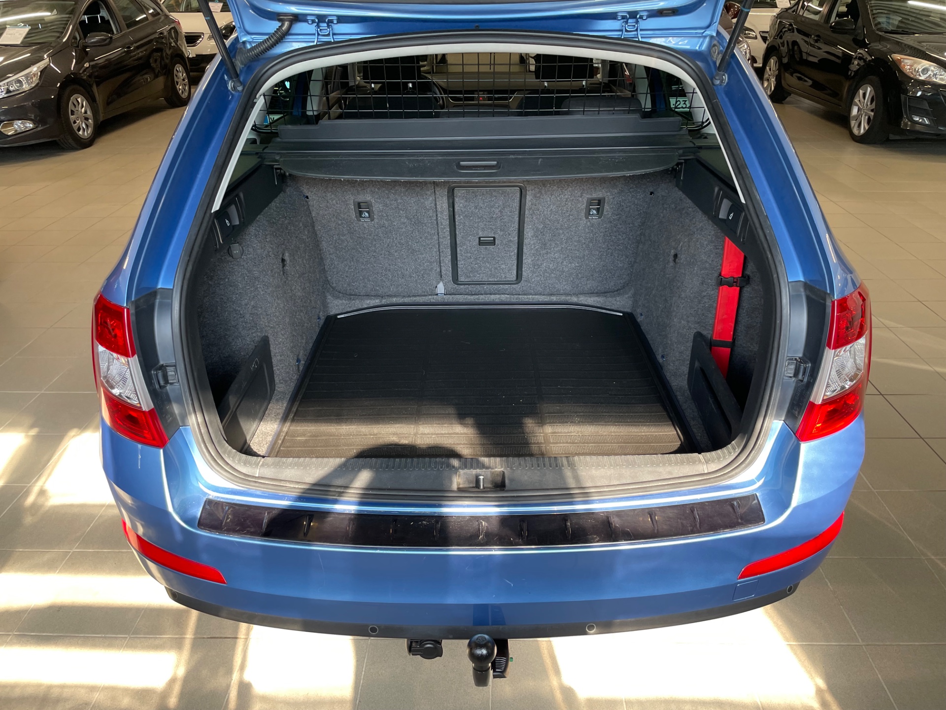 Skoda Octavia Combi 1,6 TDI Edition DSG Autom. / Juuri kattavasti huollettu ja tuulilasi vaihdettu 6/2025