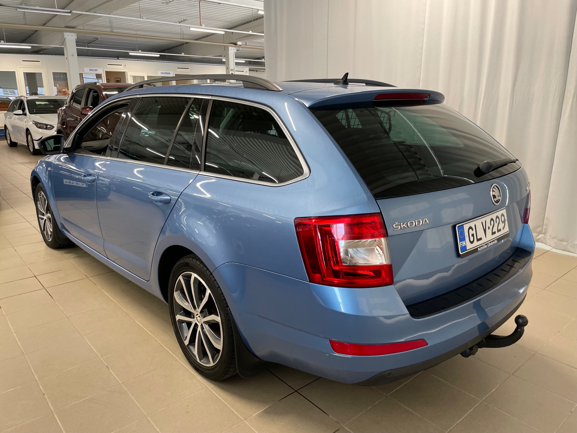 Skoda Octavia Combi 1,6 TDI Edition DSG Autom. / Juuri kattavasti huollettu ja tuulilasi vaihdettu 6/2025