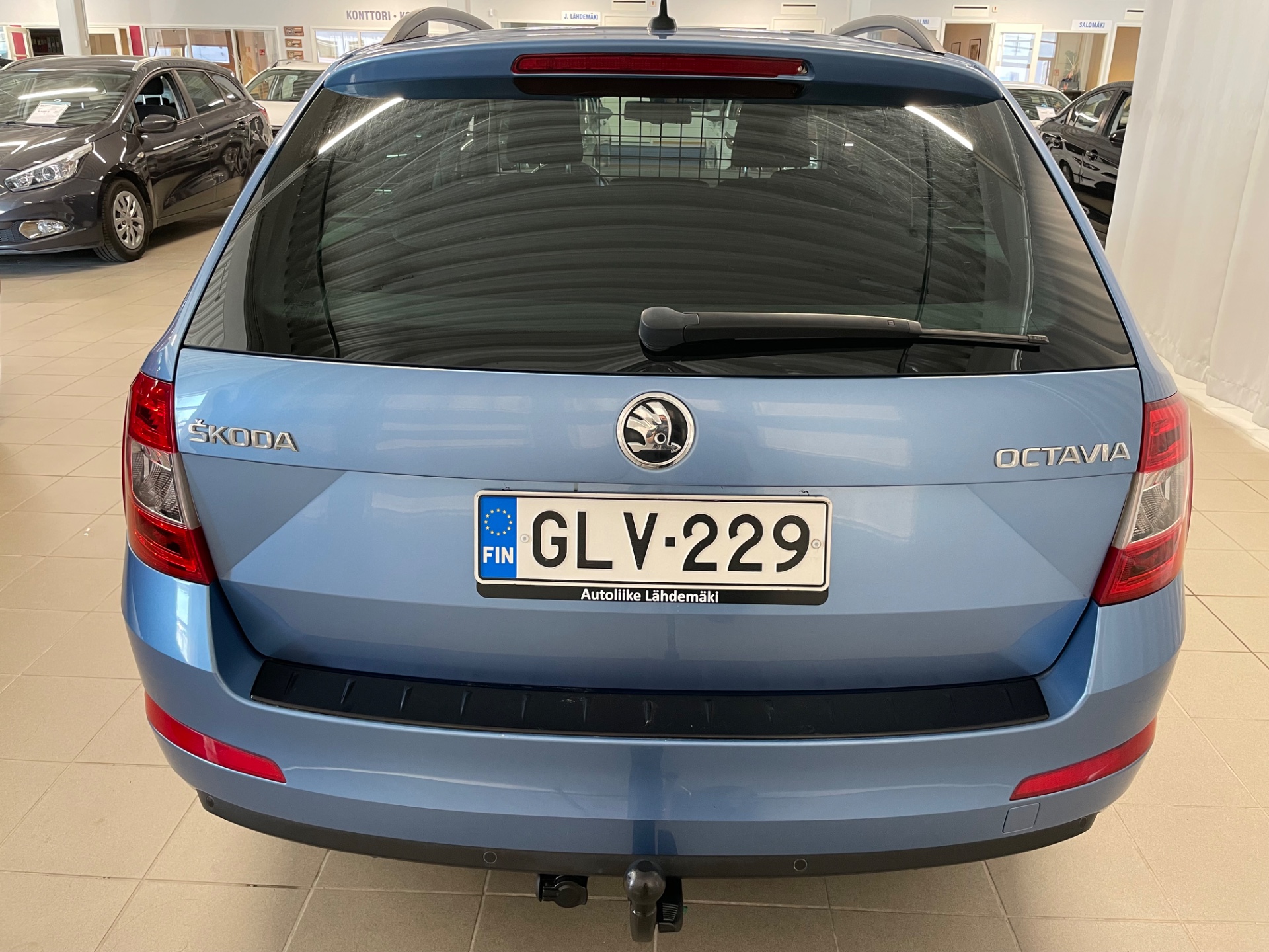 Skoda Octavia Combi 1,6 TDI Edition DSG Autom. / Juuri kattavasti huollettu ja tuulilasi vaihdettu 6/2025