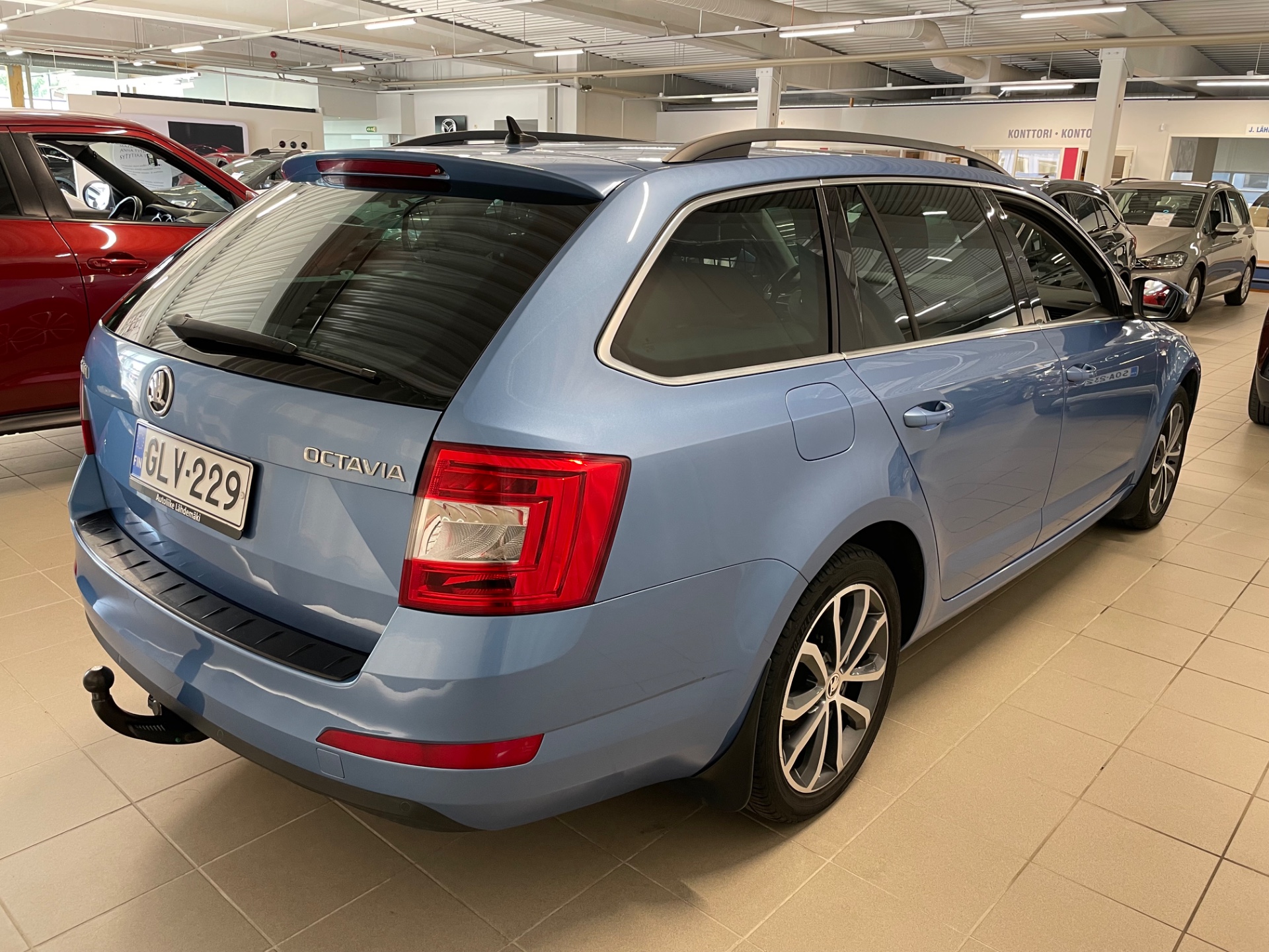 Skoda Octavia Combi 1,6 TDI Edition DSG Autom. / Juuri kattavasti huollettu ja tuulilasi vaihdettu 6/2025