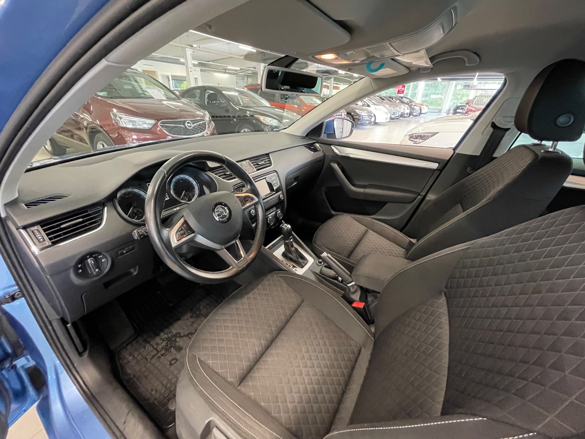 Skoda Octavia Combi 1,6 TDI Edition DSG Autom. / Juuri kattavasti huollettu ja tuulilasi vaihdettu 6/2025