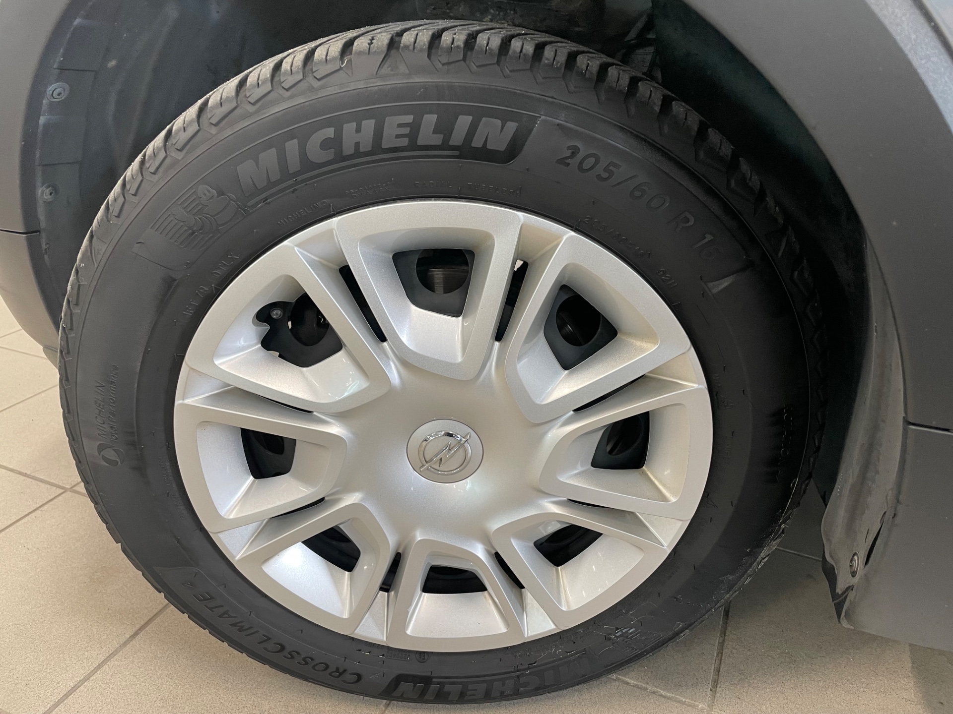 OPEL CROSSLAND X Enjoy 1,2 Turbo ECOTEC S/S 81 kW MT6 / Täydellinen h-kirja / Hihna vaihdettu / 1-omistaja / Kamera