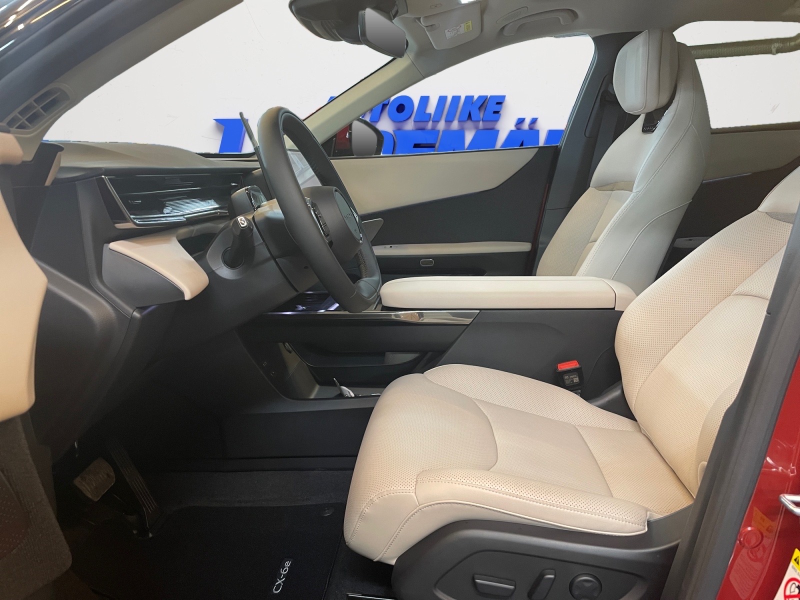 MAZDA CX-6e 10