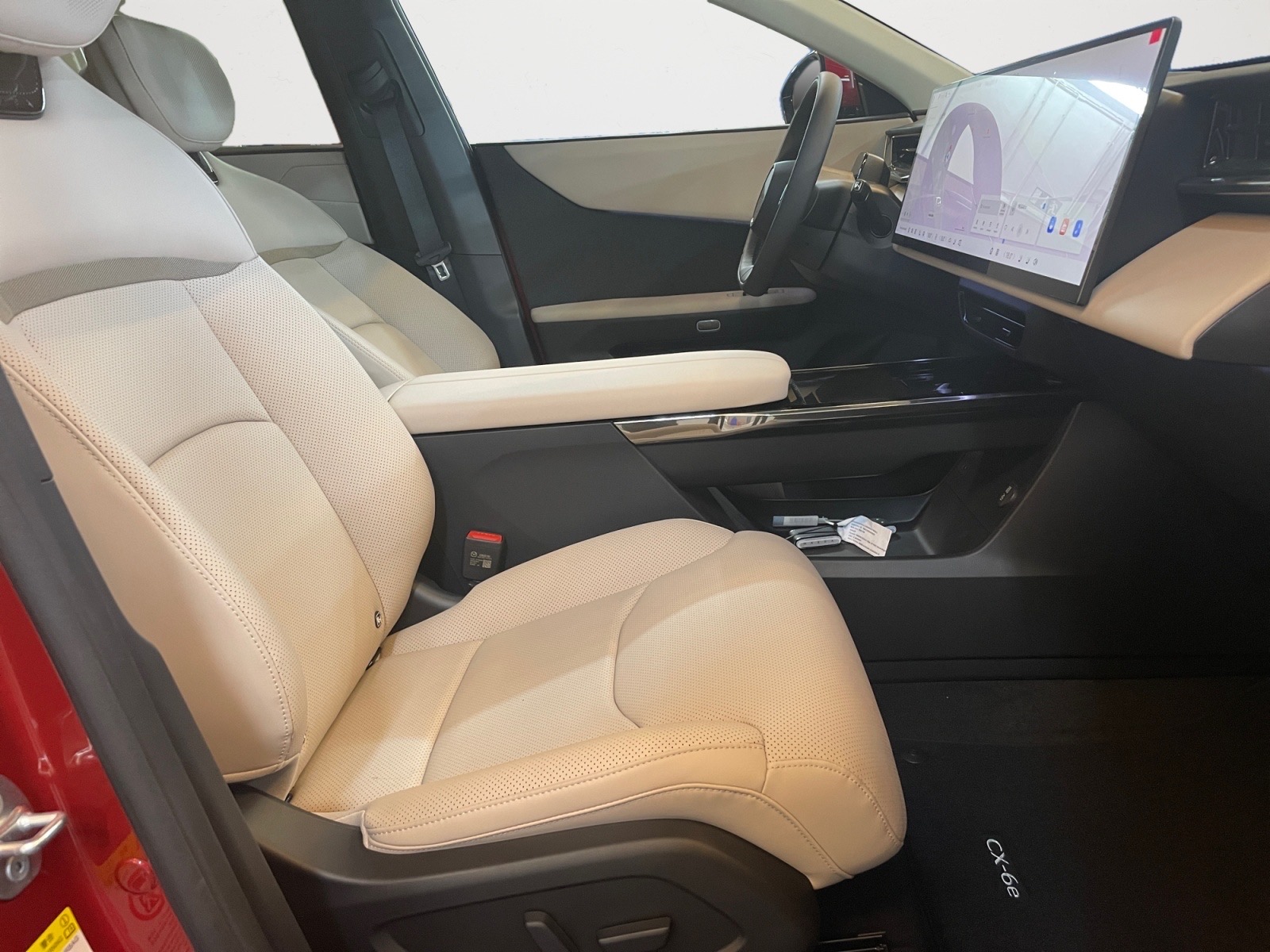 MAZDA CX-6e 17