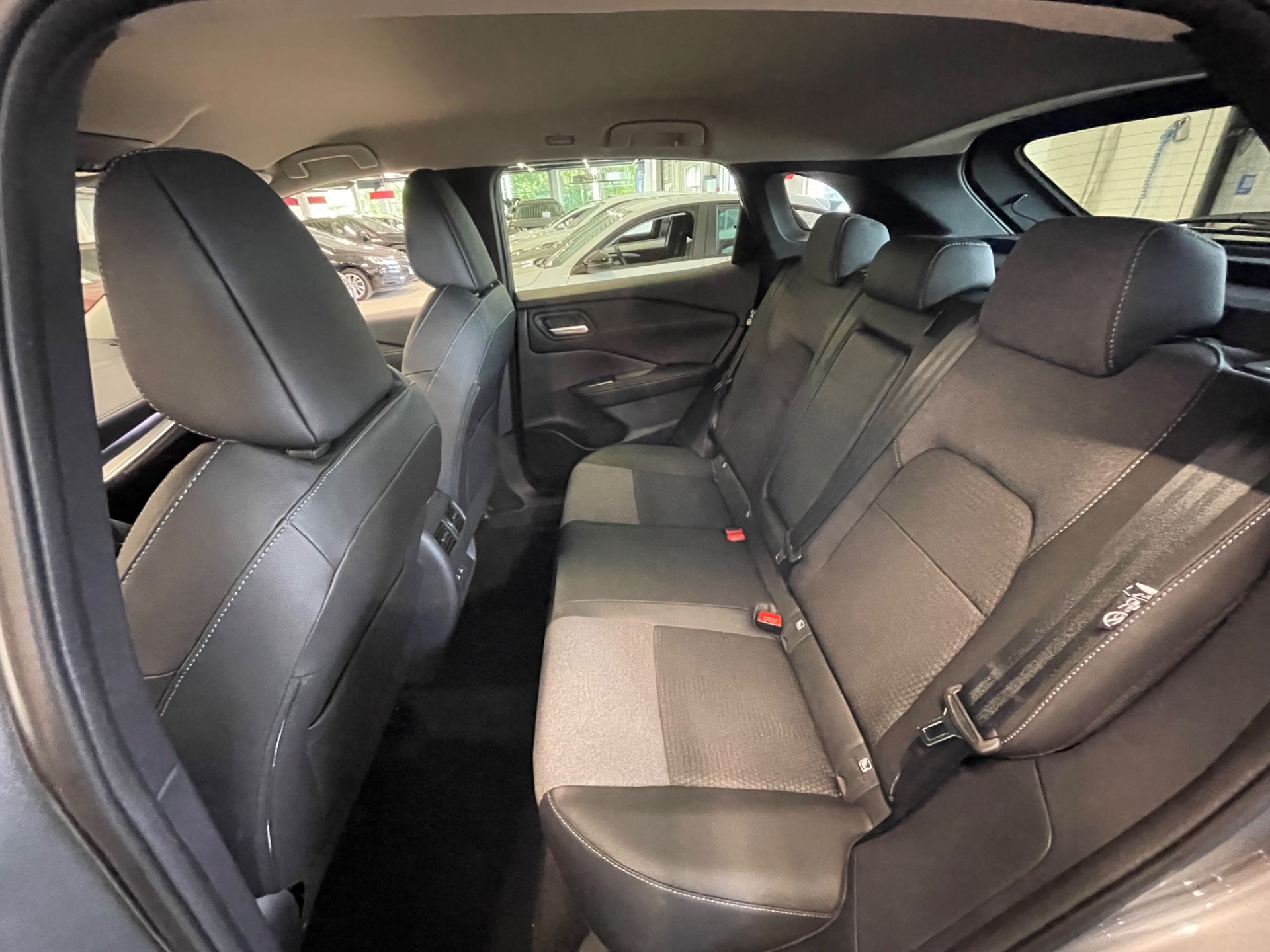 Nissan Qashqai MHEV 158 Xtronic 2WD N-Connecta Comfort pack / HUD-tuulilasi näyttö + Sähköinen takaluukku