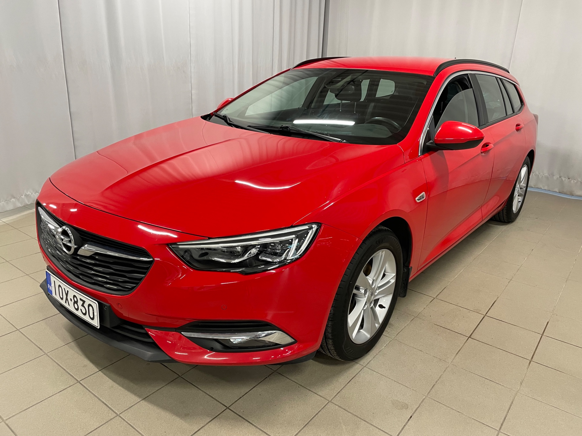 OPEL Insignia Sports Tourer Comfort 140 Turbo / Sähkötoiminen takaluukku / Intelliux led ajovalot
