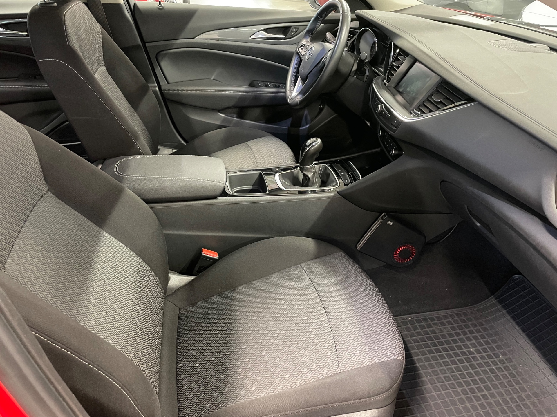 OPEL Insignia Sports Tourer Comfort 140 Turbo / Sähkötoiminen takaluukku / Intelliux led ajovalot