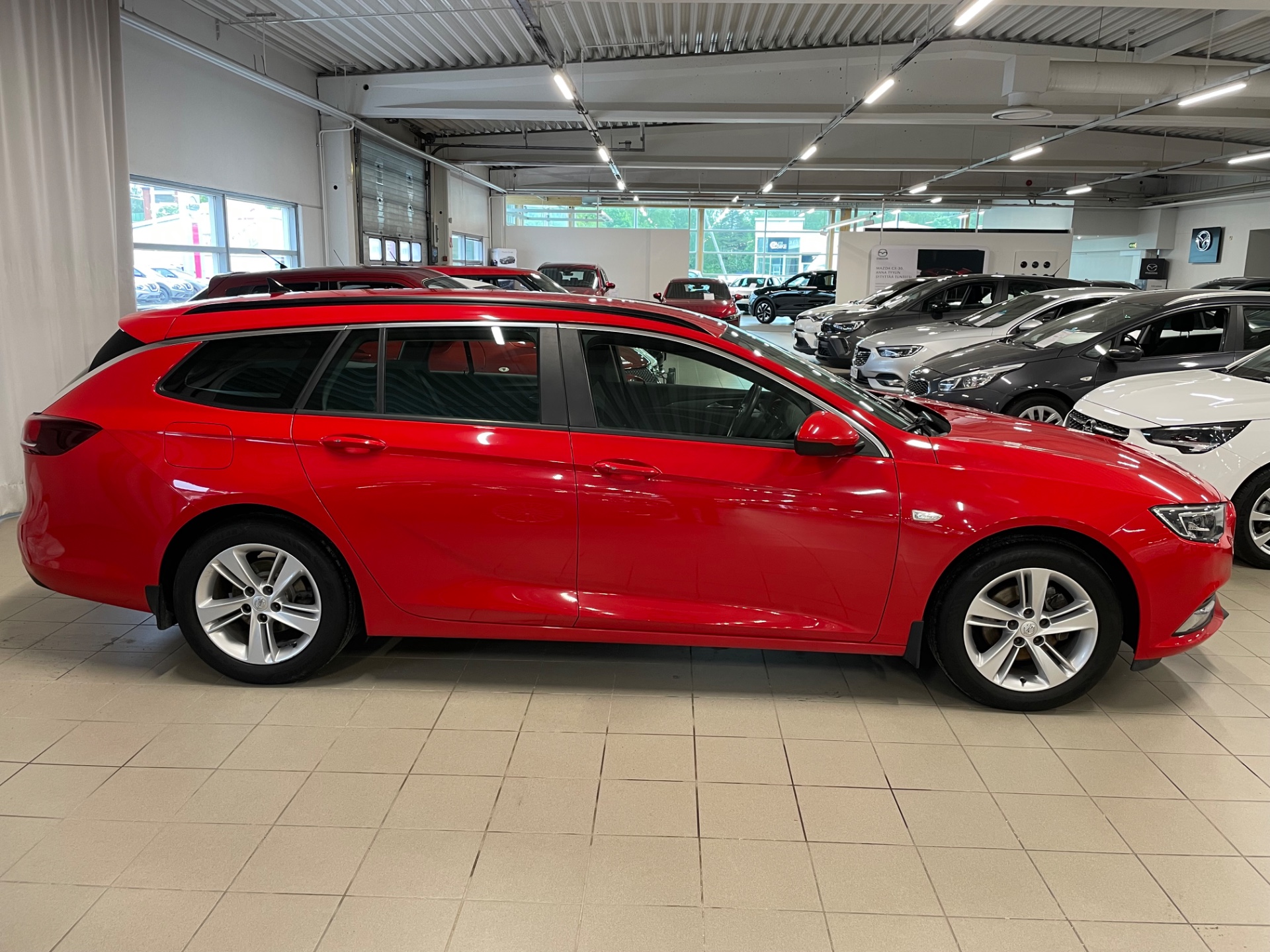 OPEL Insignia Sports Tourer Comfort 140 Turbo / Sähkötoiminen takaluukku / Intelliux led ajovalot