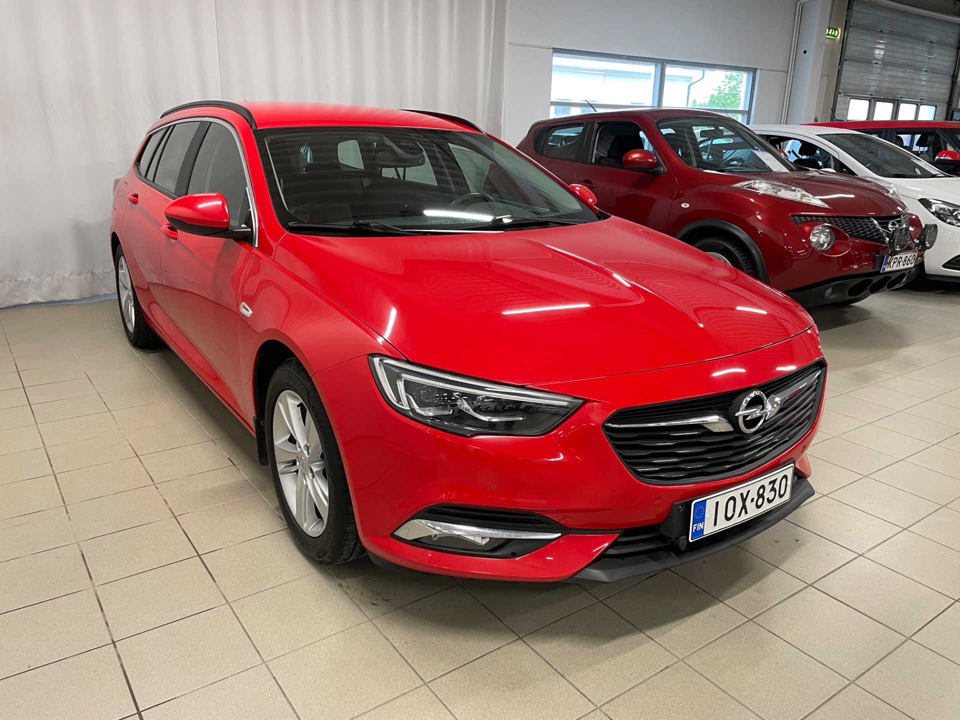 OPEL Insignia Sports Tourer Comfort 140 Turbo / Sähkötoiminen takaluukku / Intelliux led ajovalot