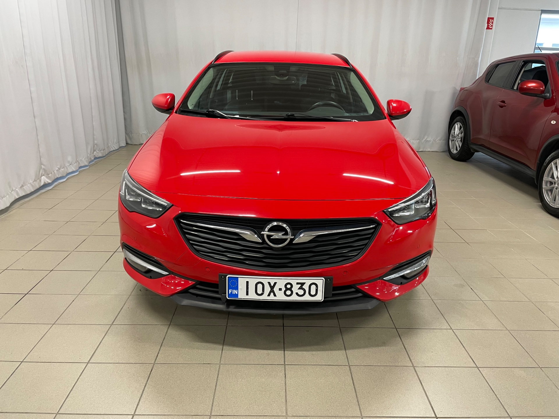OPEL Insignia Sports Tourer Comfort 140 Turbo / Sähkötoiminen takaluukku / Intelliux led ajovalot