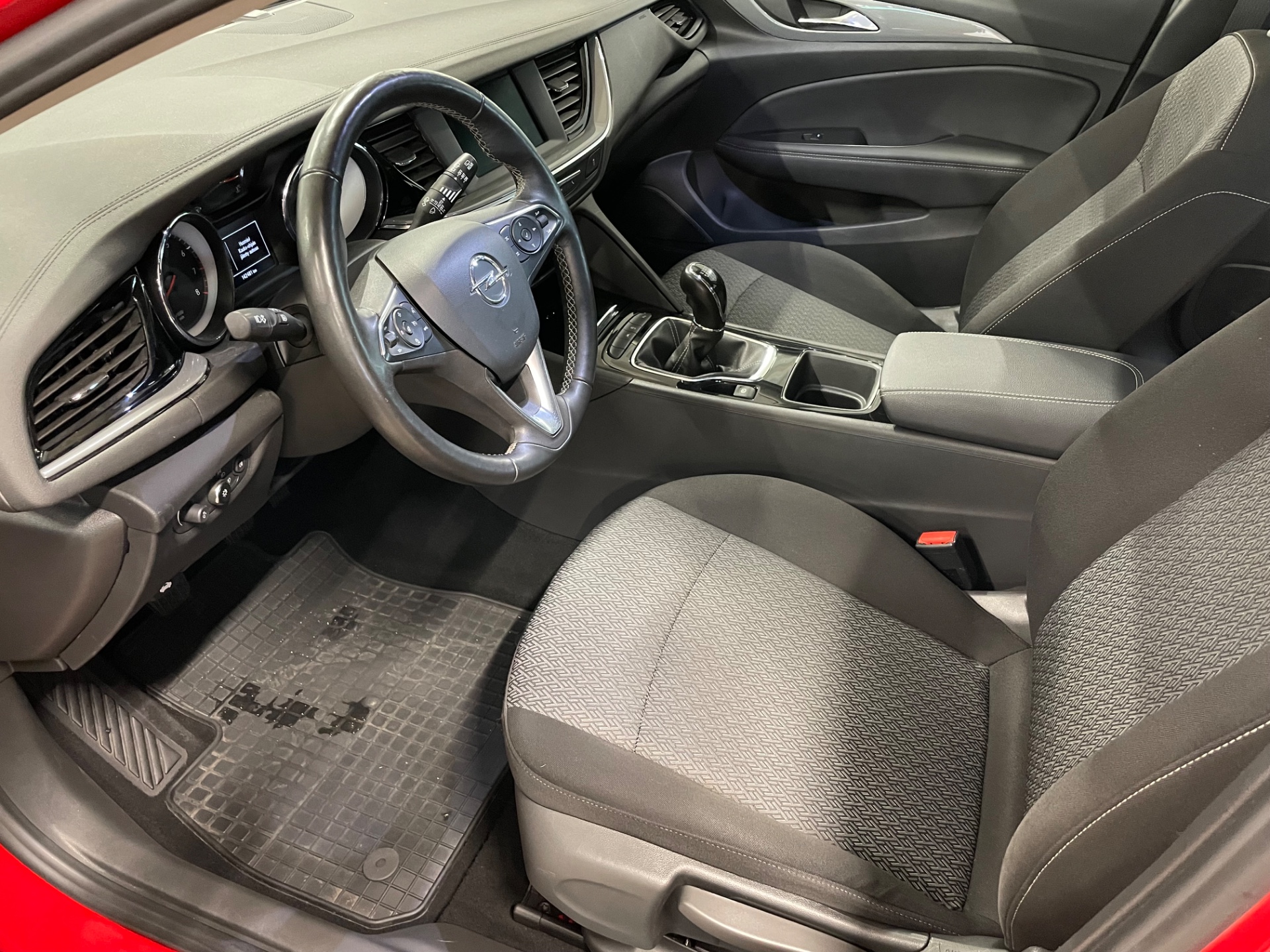 OPEL Insignia Sports Tourer Comfort 140 Turbo / Sähkötoiminen takaluukku / Intelliux led ajovalot