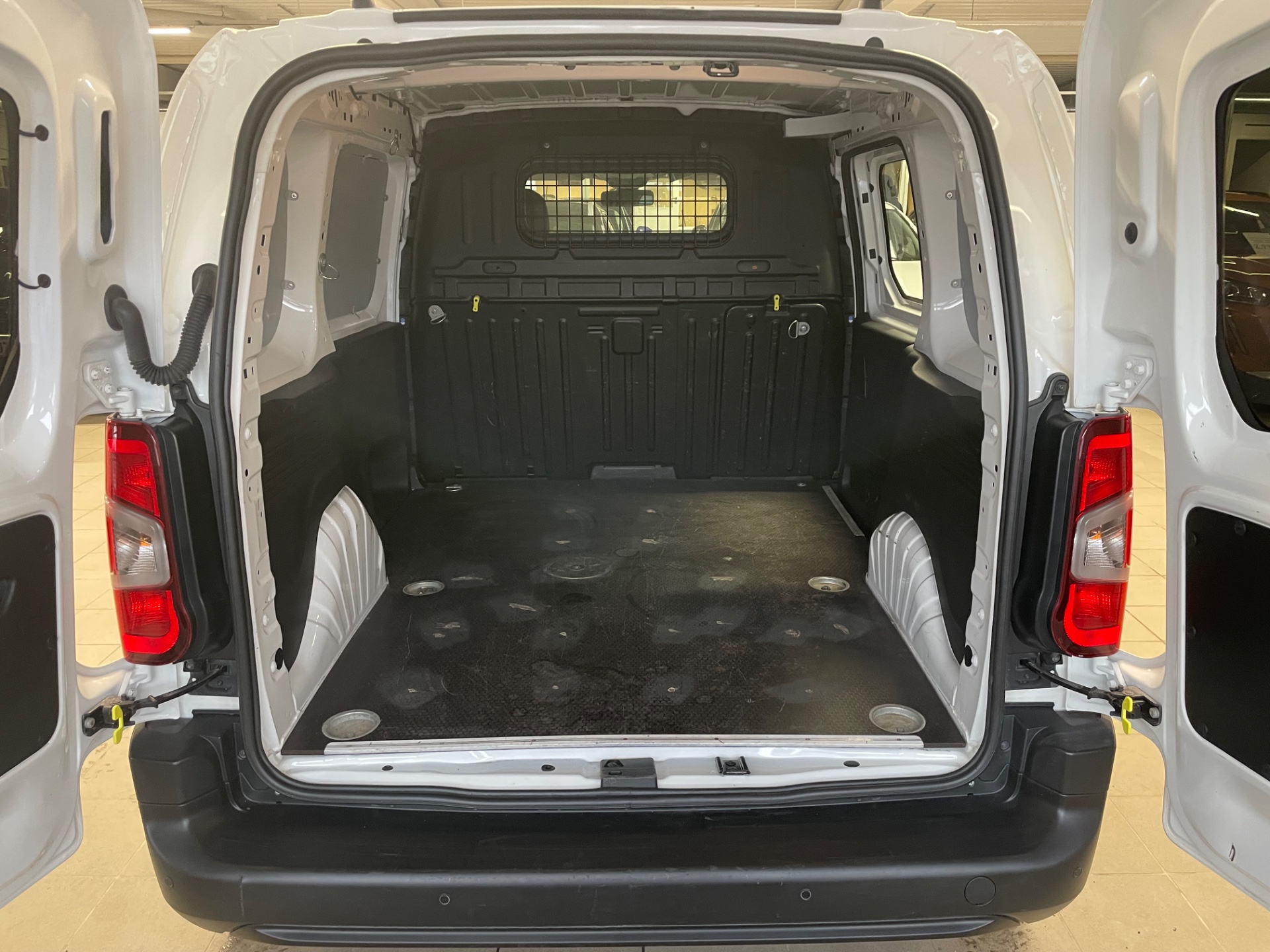 Toyota Proace CITY Active L1 1,5D 100 / ALV-vähennyskelpoinen / Jakohihna vaihdettu /