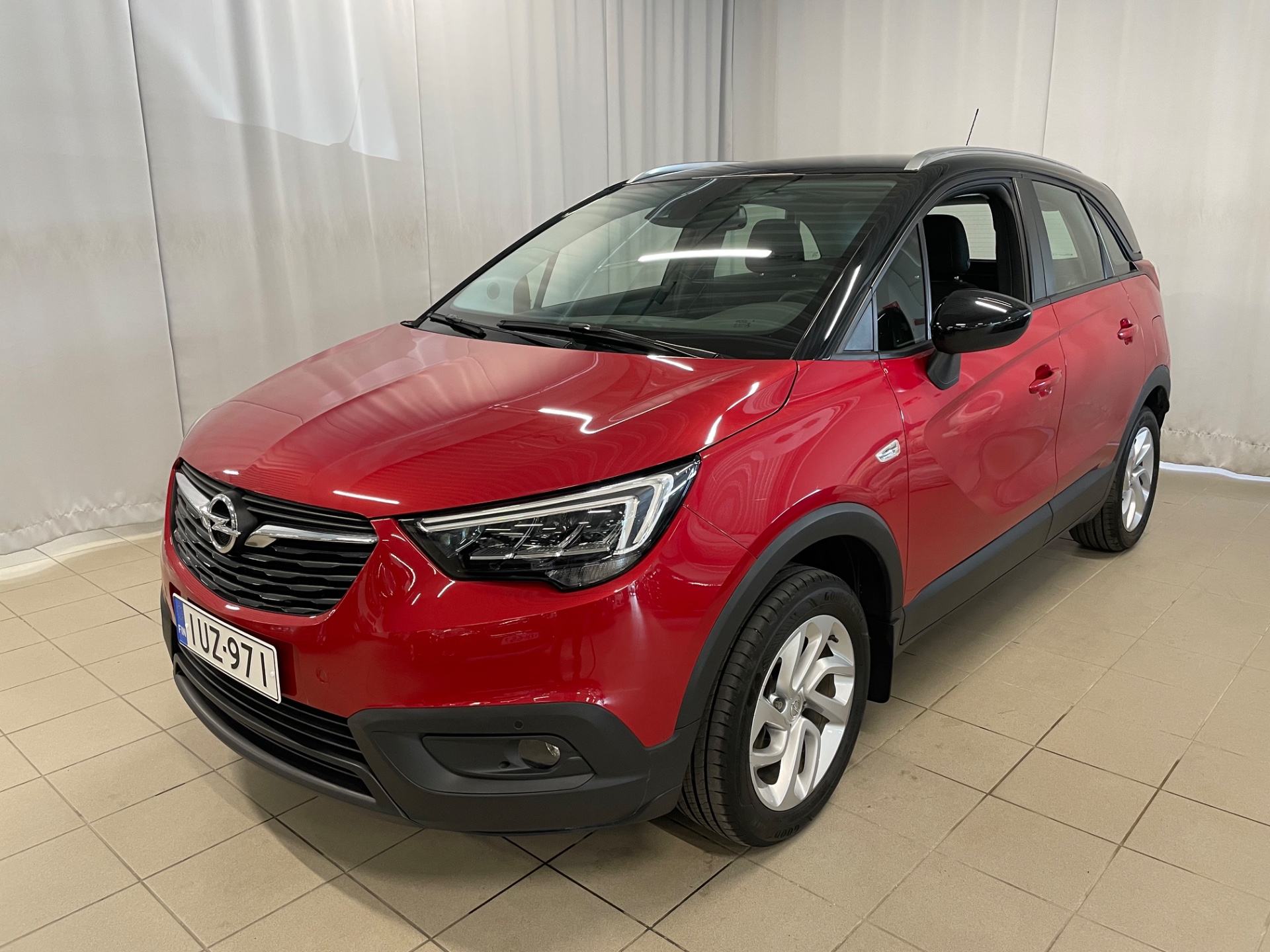 OPEL Crossland X Comfort 130 Automatic Edition / Täydellinen h-kirja / Peruutuskamera / Näyttävä two-tone erikoisväri