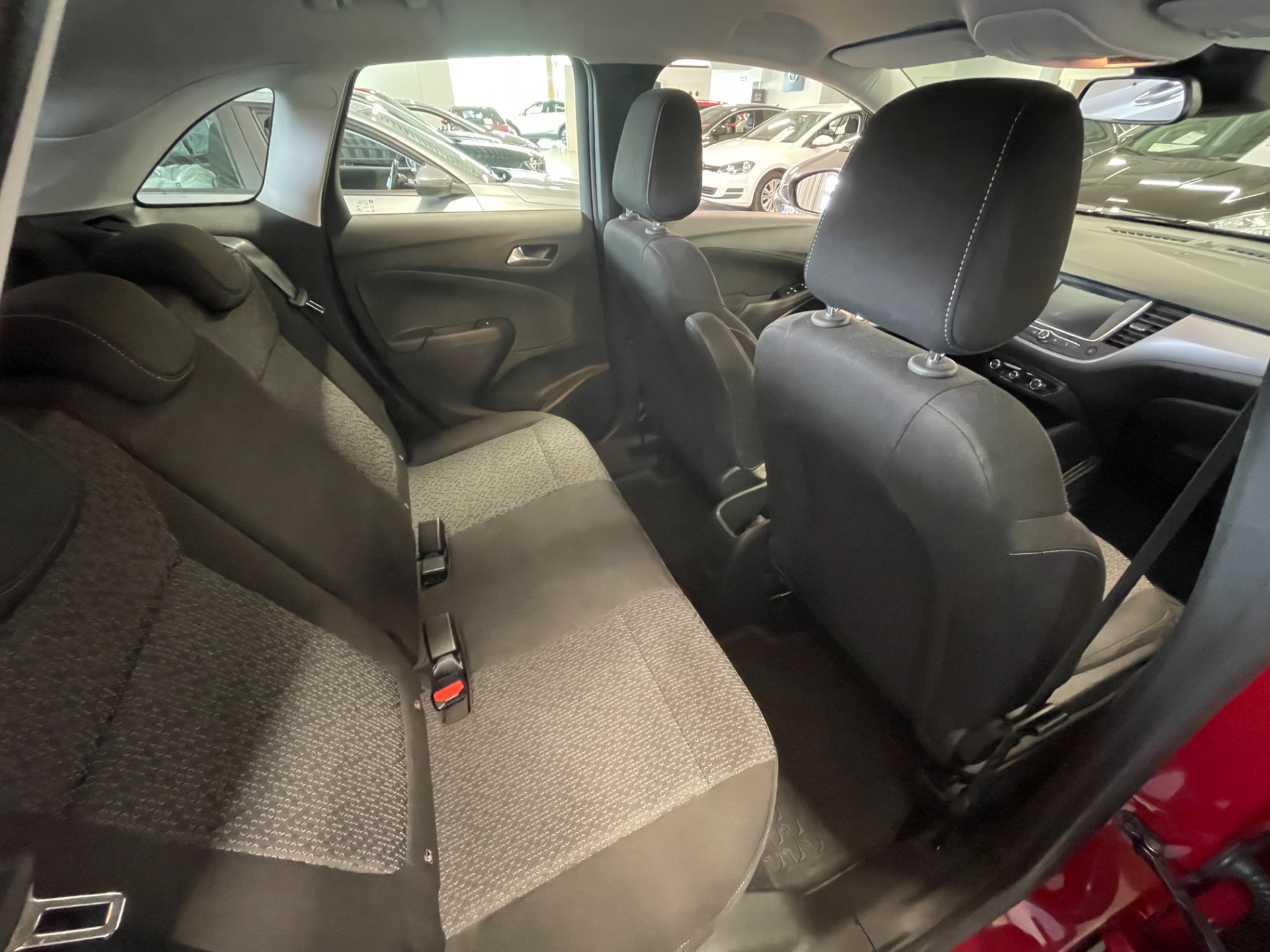 OPEL Crossland X Comfort 130 Automatic Edition / Täydellinen h-kirja / Peruutuskamera / Näyttävä two-tone erikoisväri