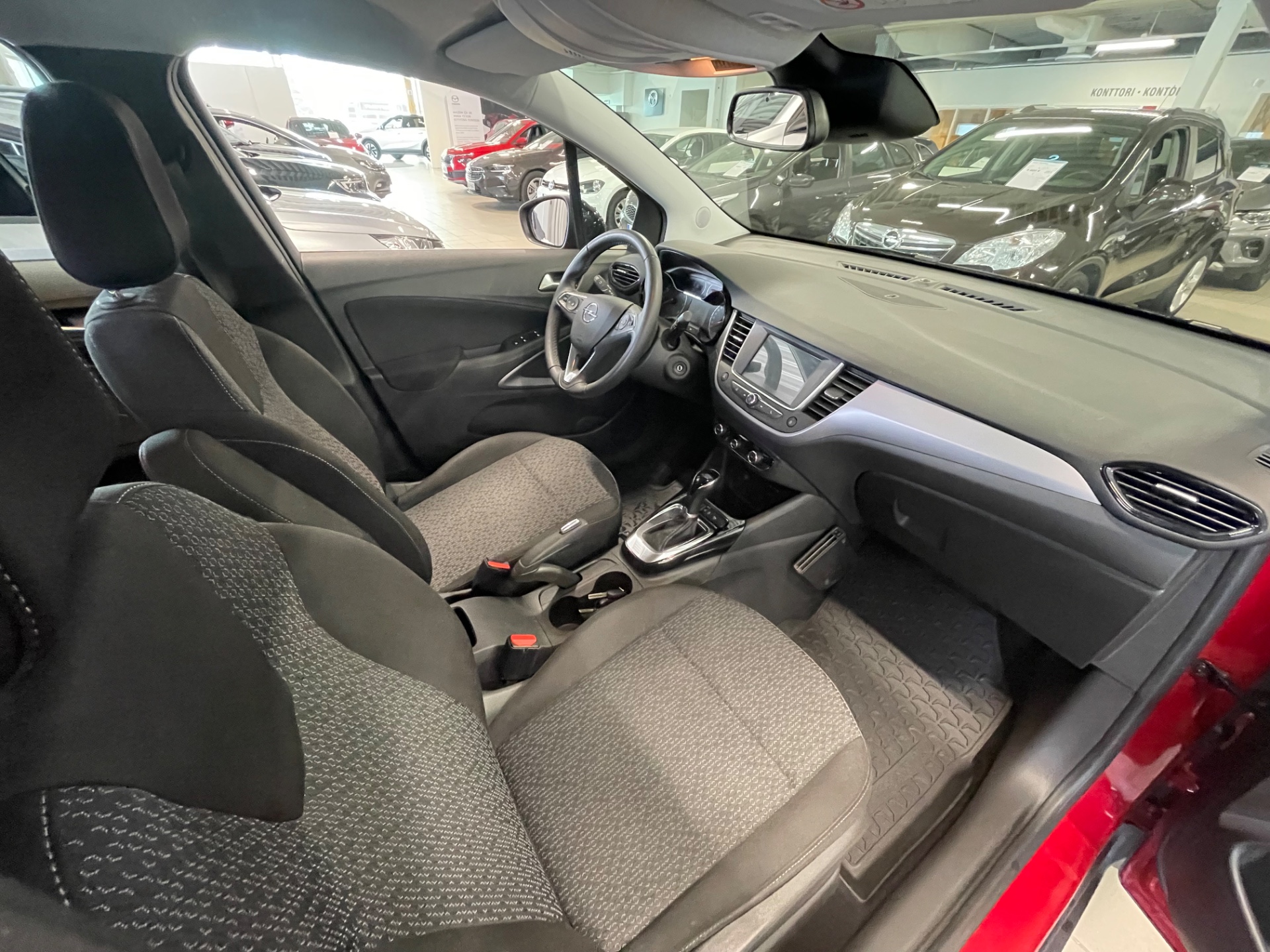OPEL Crossland X Comfort 130 Automatic Edition / Täydellinen h-kirja / Peruutuskamera / Näyttävä two-tone erikoisväri