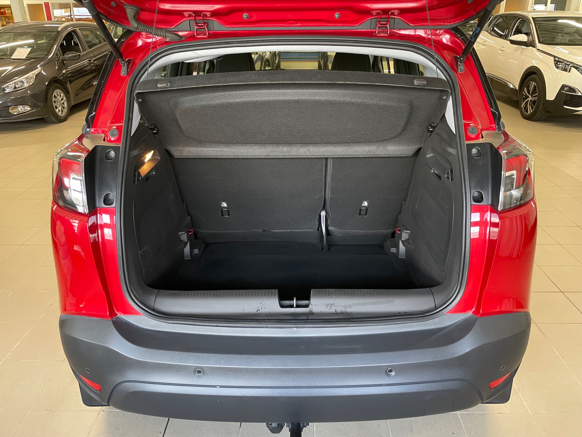 OPEL Crossland X Comfort 130 Automatic Edition / Täydellinen h-kirja / Peruutuskamera / Näyttävä two-tone erikoisväri