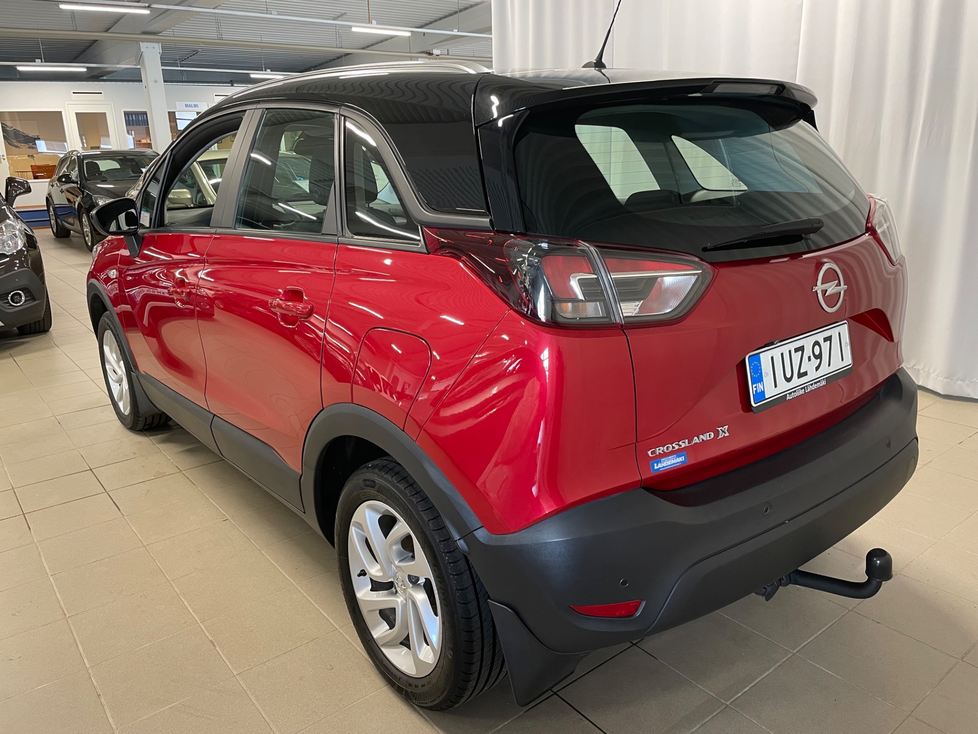 OPEL Crossland X Comfort 130 Automatic Edition / Täydellinen h-kirja / Peruutuskamera / Näyttävä two-tone erikoisväri
