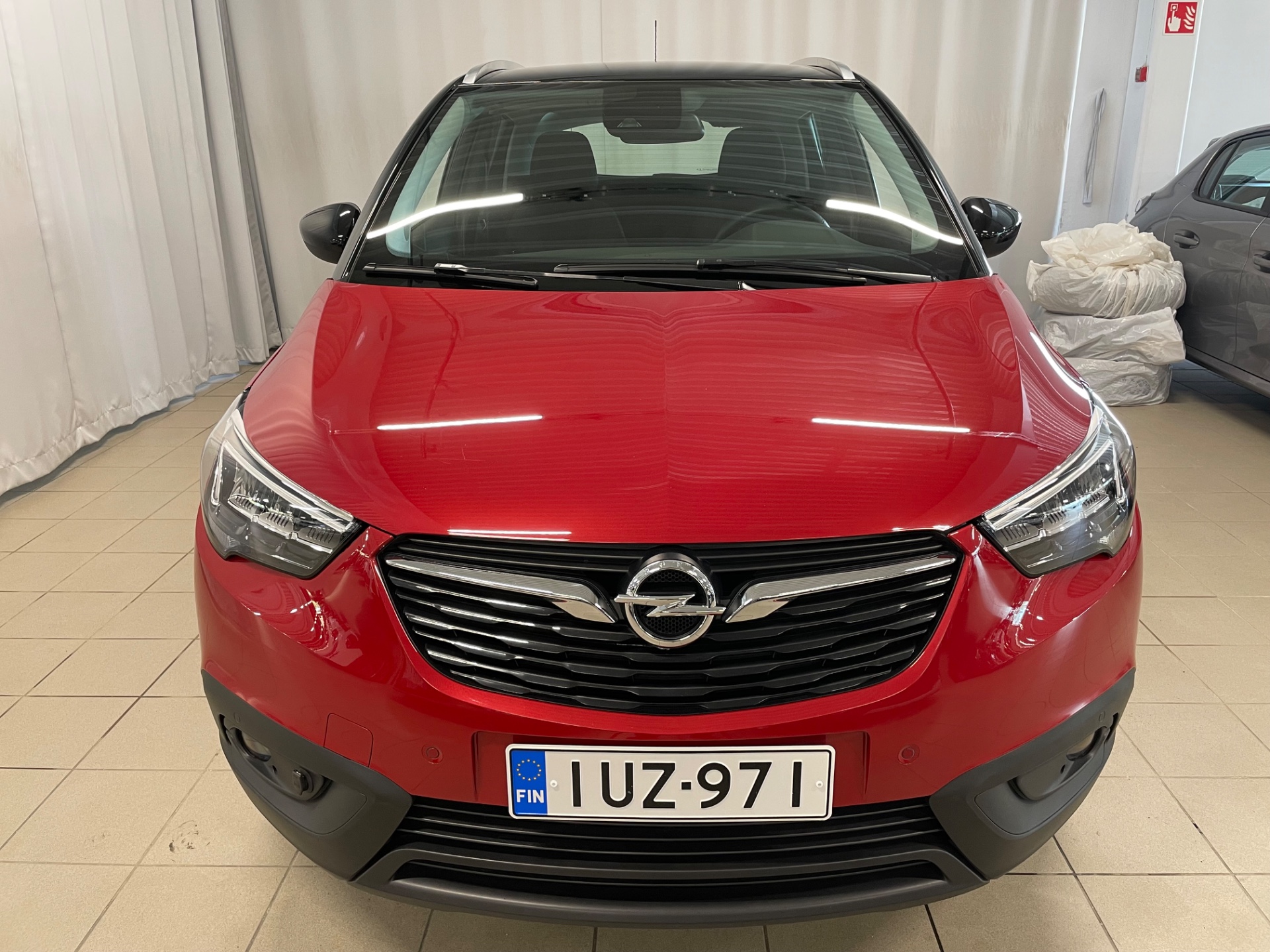 OPEL Crossland X Comfort 130 Automatic Edition / Täydellinen h-kirja / Peruutuskamera / Näyttävä two-tone erikoisväri