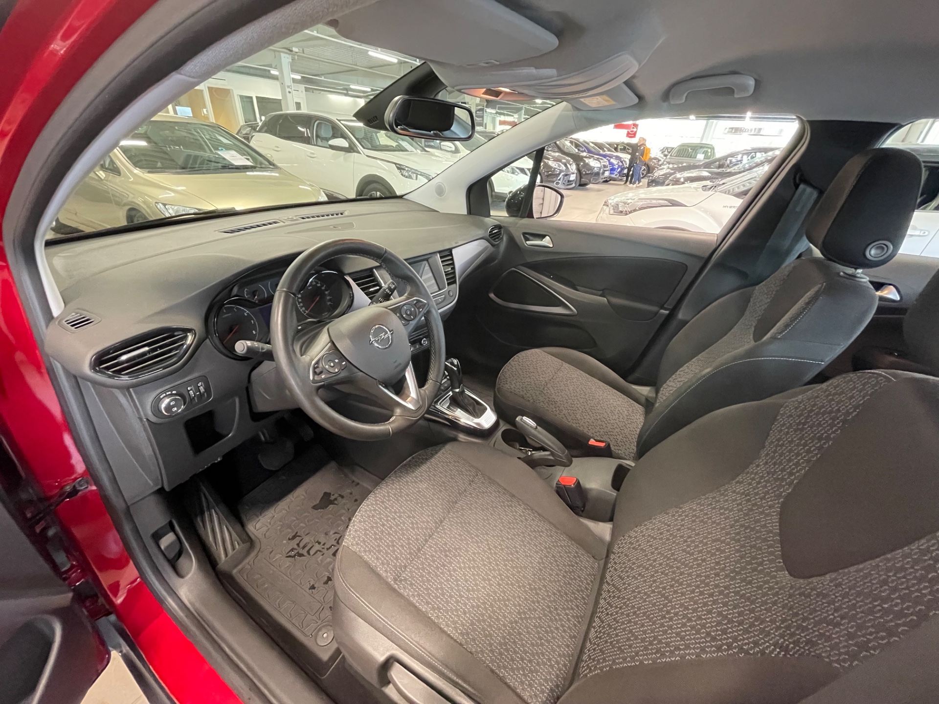 OPEL Crossland X Comfort 130 Automatic Edition / Täydellinen h-kirja / Peruutuskamera / Näyttävä two-tone erikoisväri